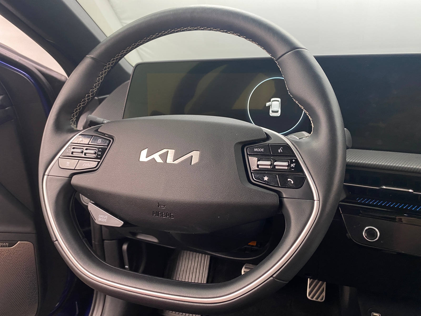 Thumbnail: 2022 Kia EV6 - 4