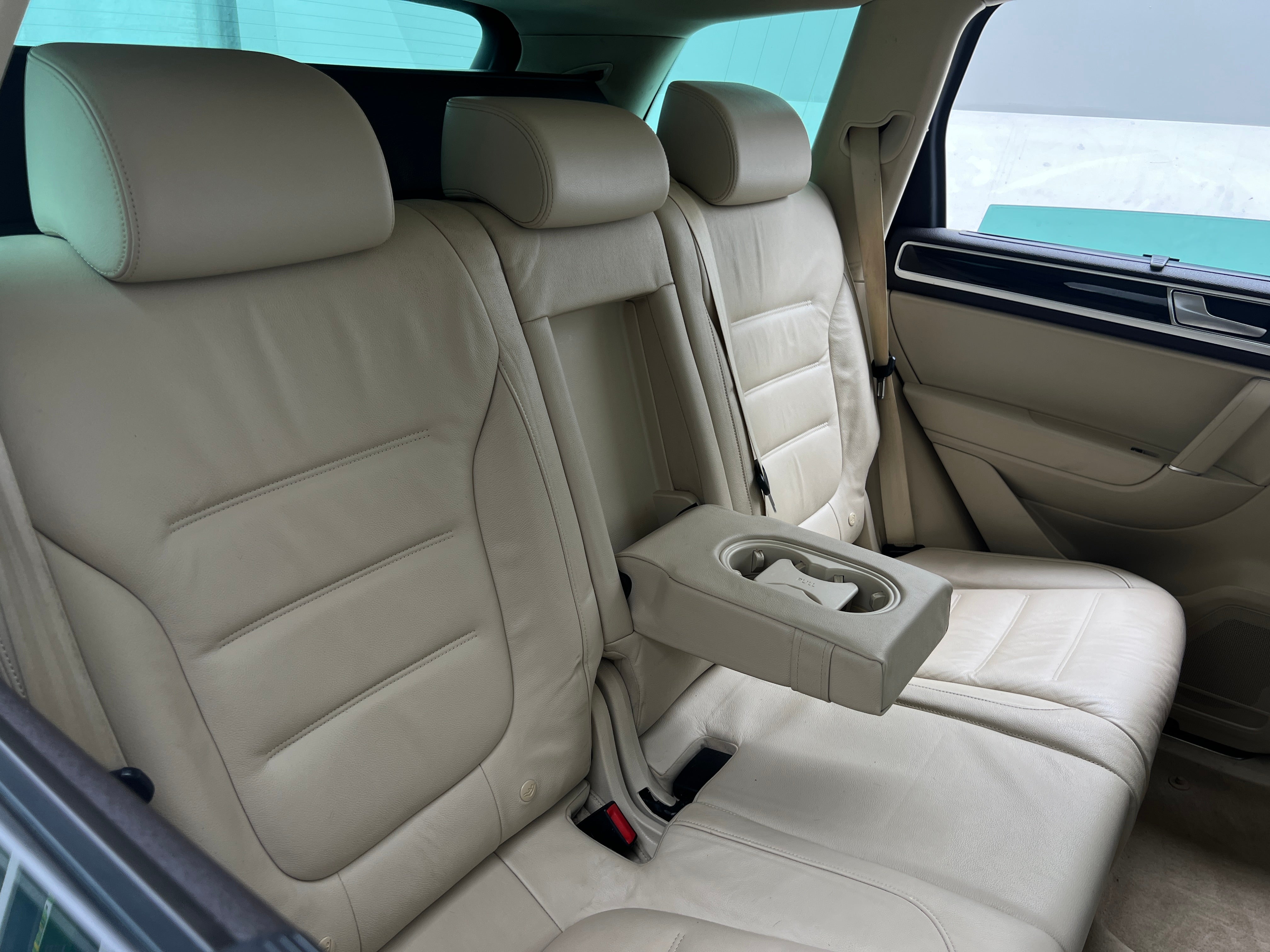 2016 Volkswagen Touareg Executive 6