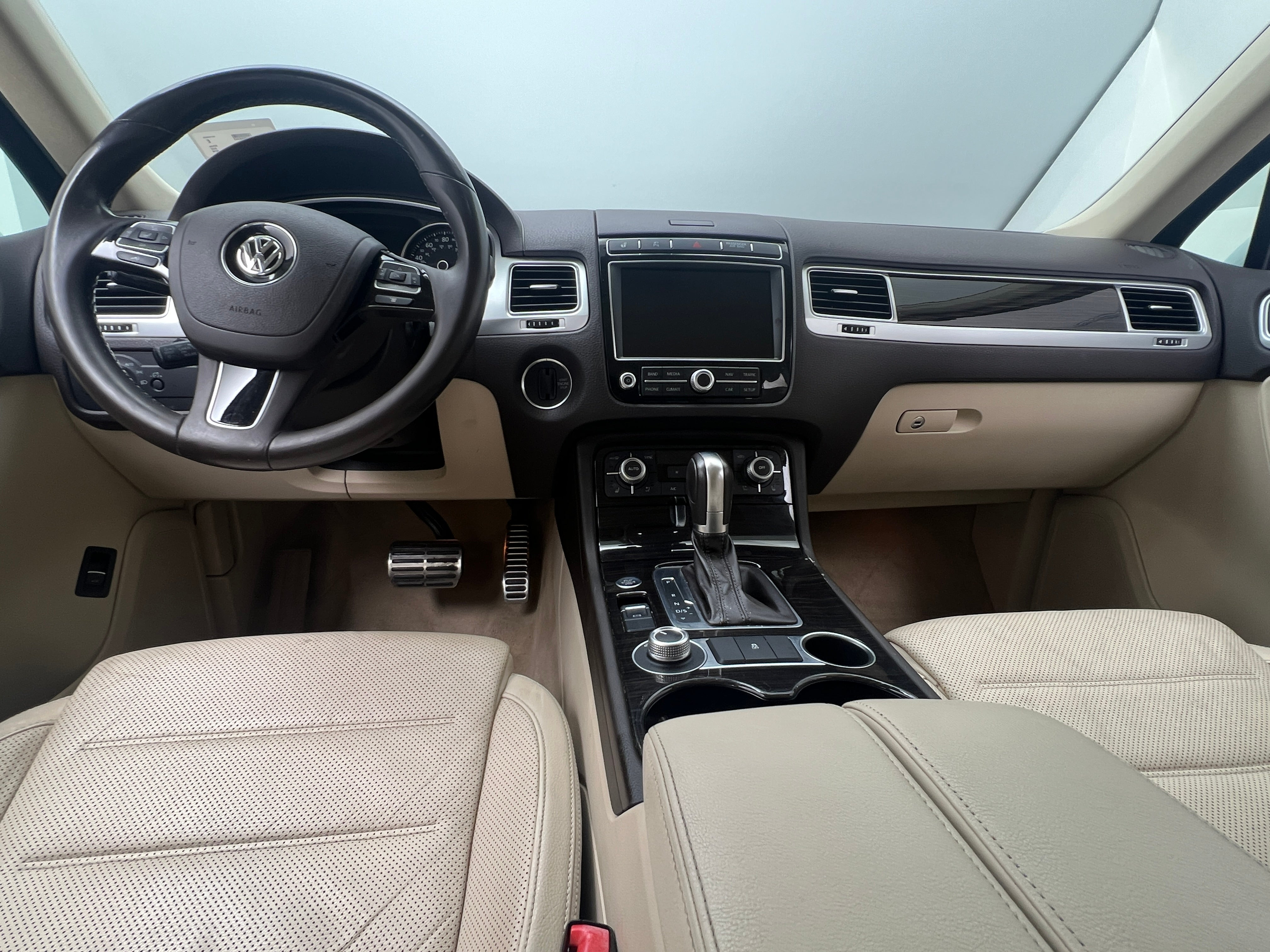 2016 Volkswagen Touareg Executive 3