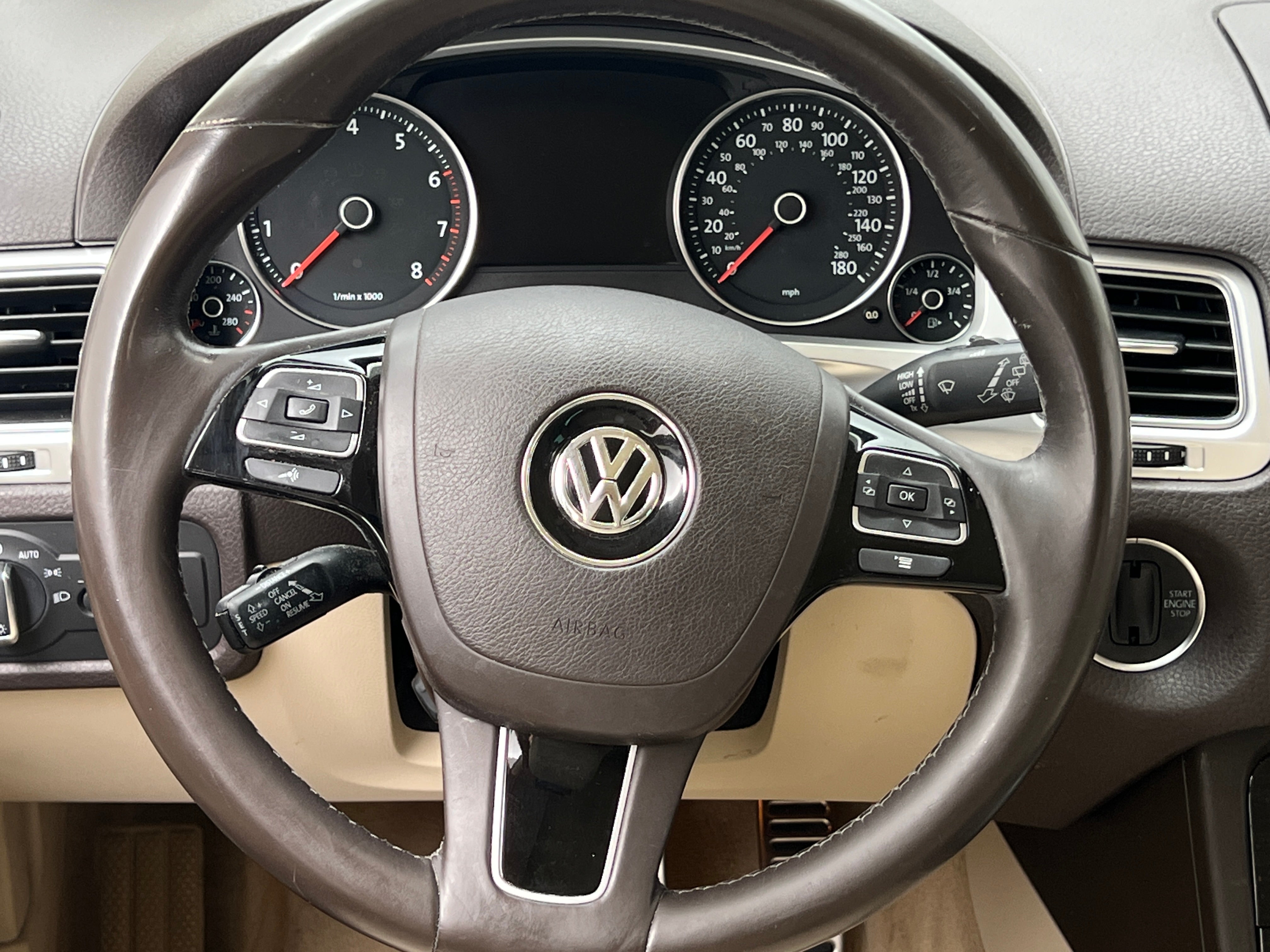 2016 Volkswagen Touareg Executive 5