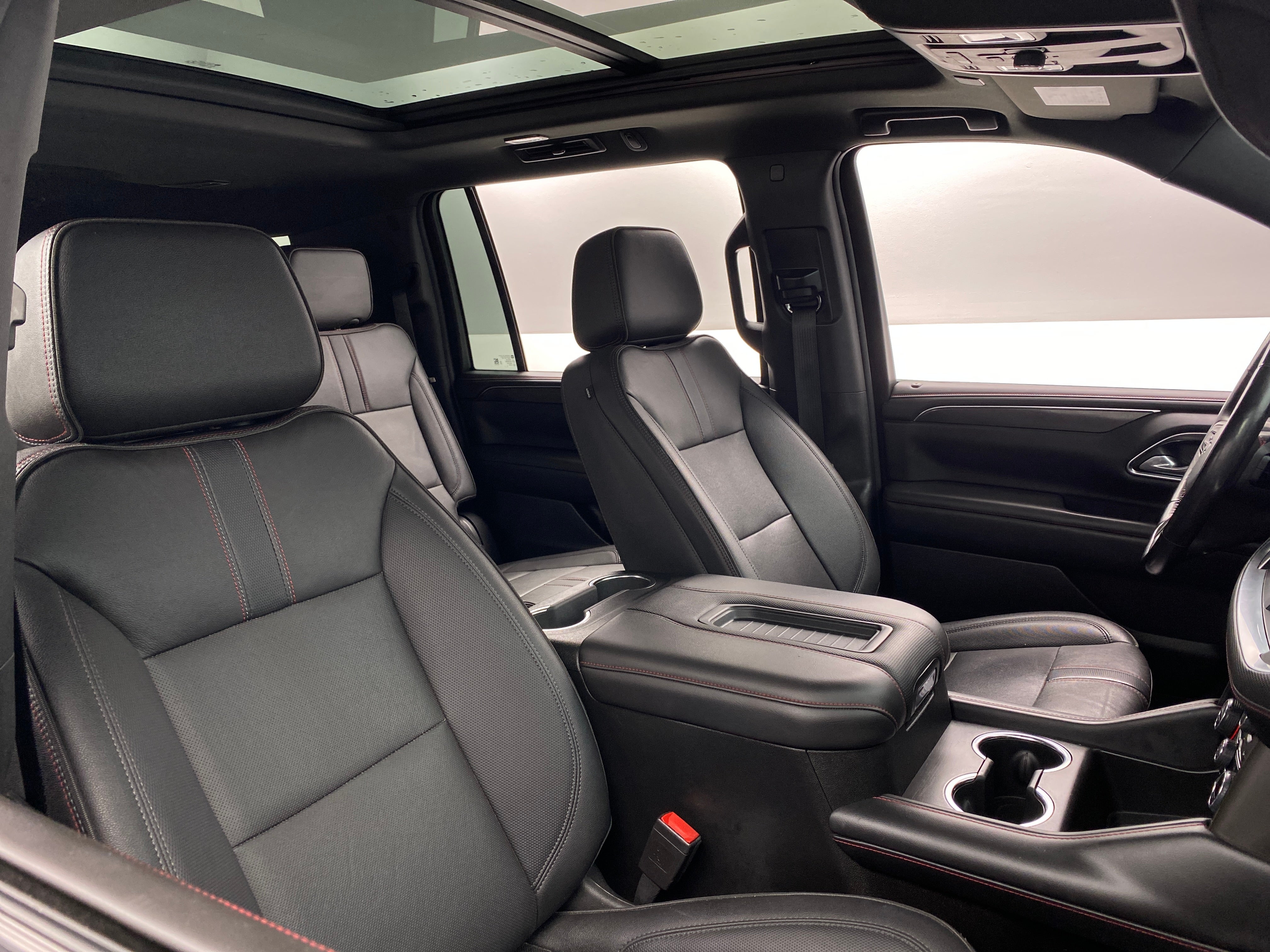 2022 Chevrolet Suburban RST 2
