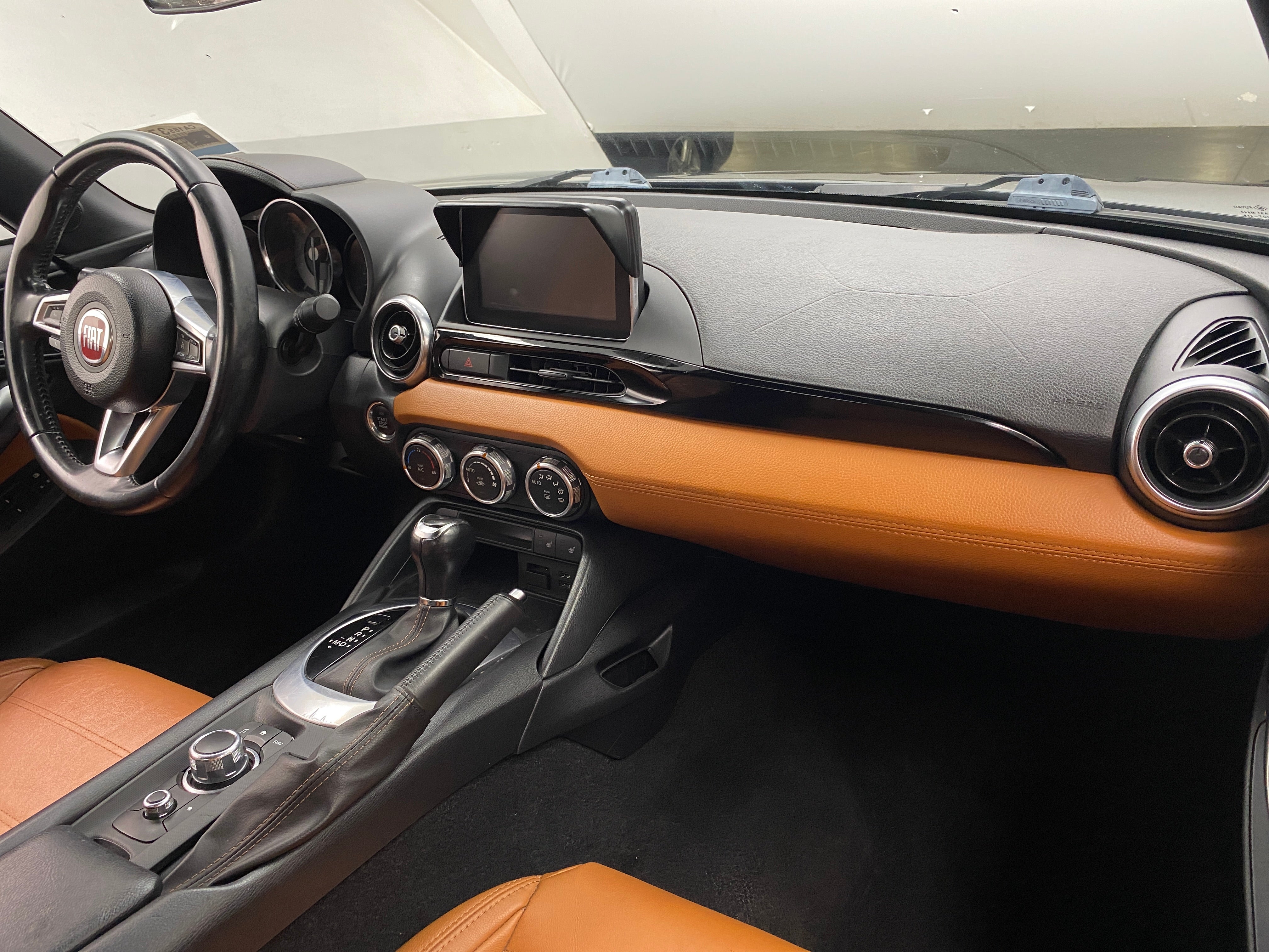 2017 Fiat 124 Spider Lusso 2
