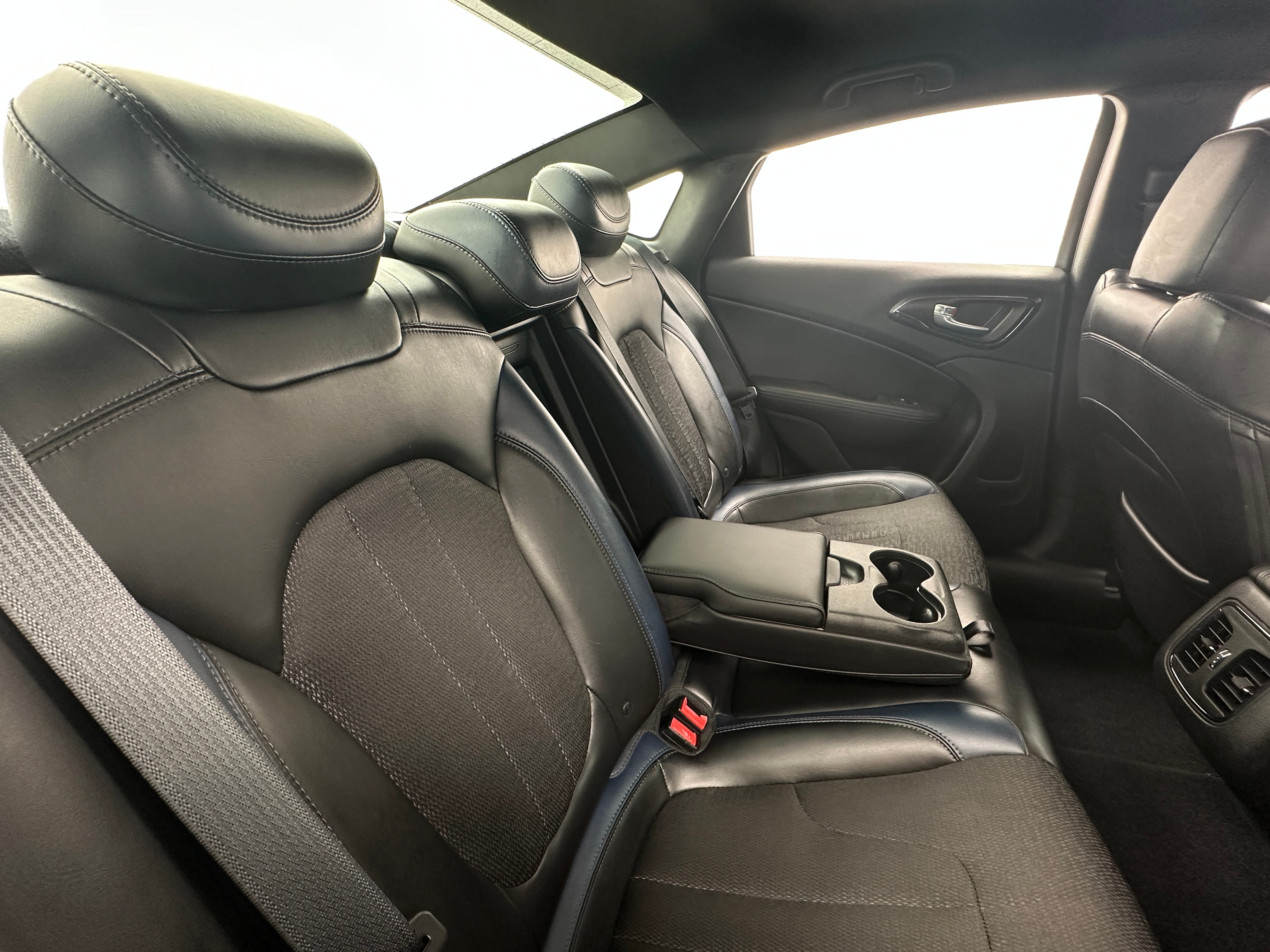2015 Chrysler 200 S 5