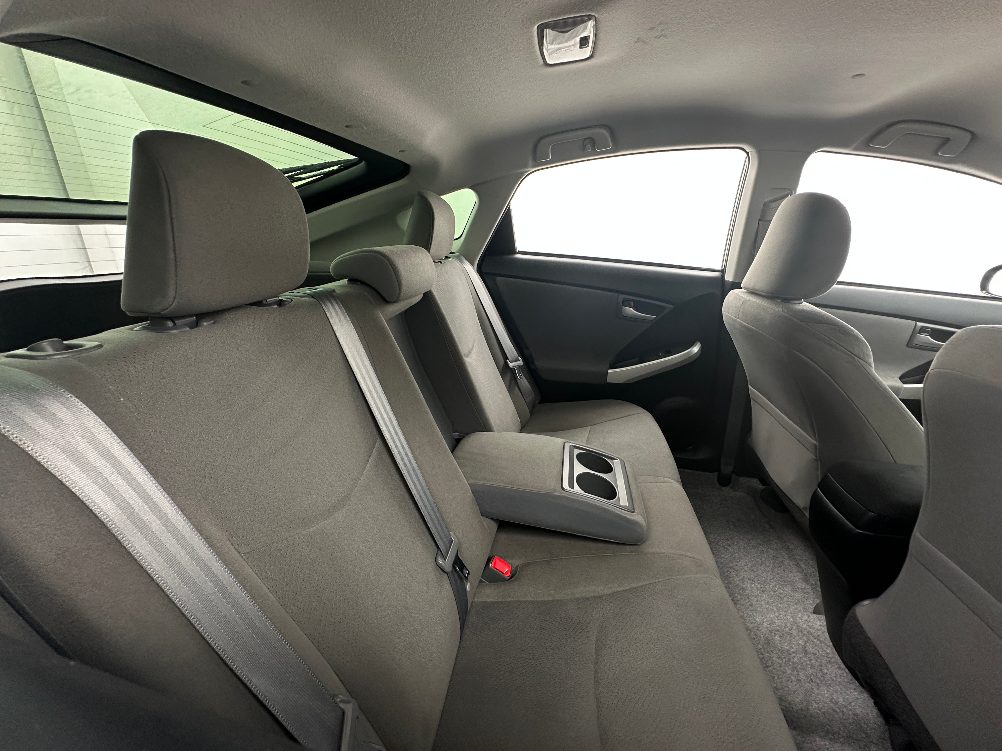 2015 Toyota Prius Two 6