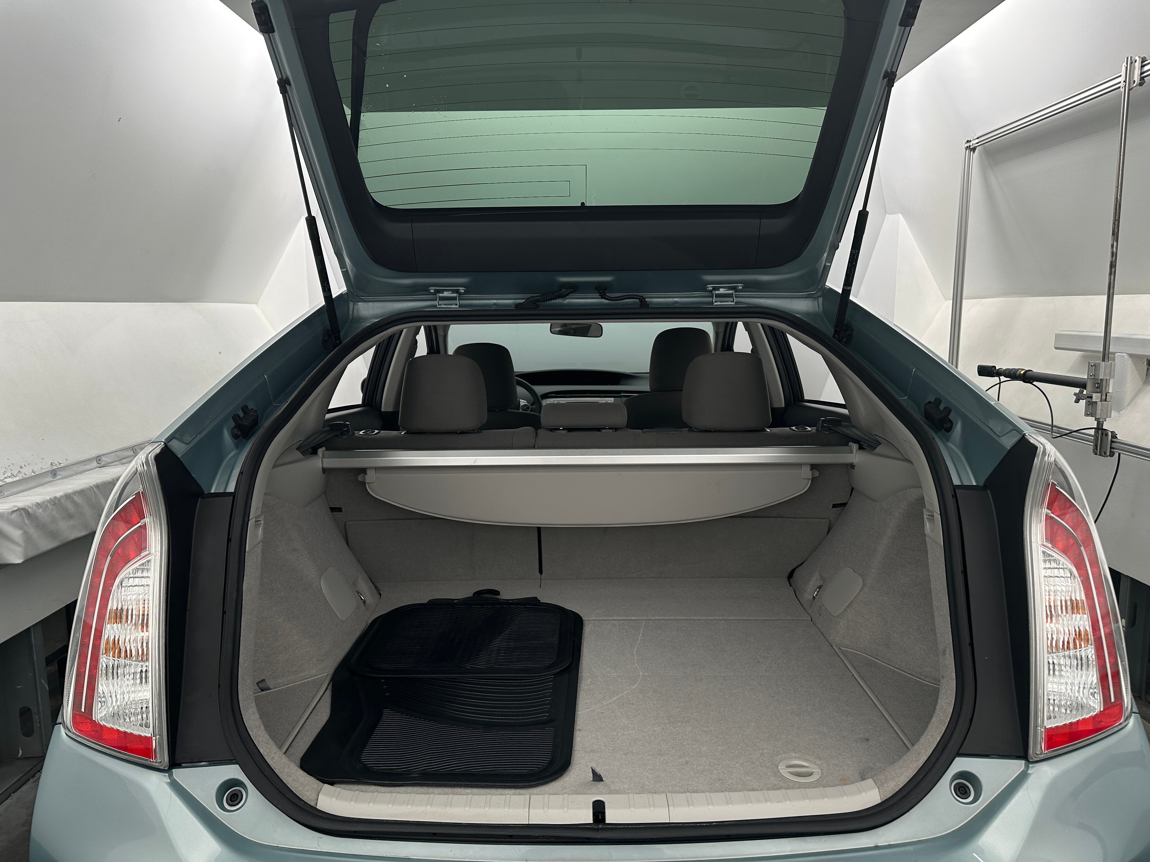 2015 Toyota Prius Two 7