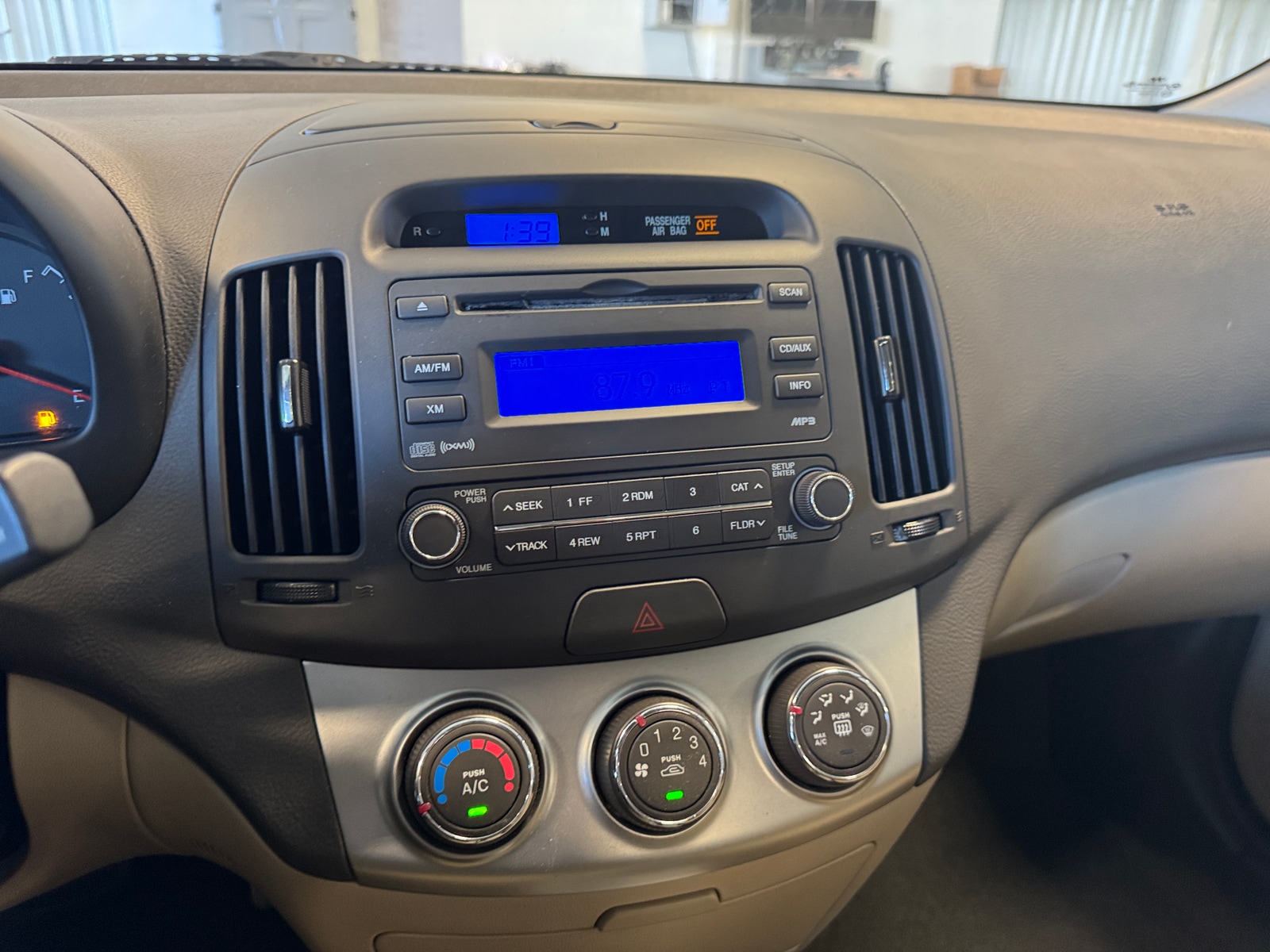 Thumbnail: 2010 Hyundai Elantra - 4