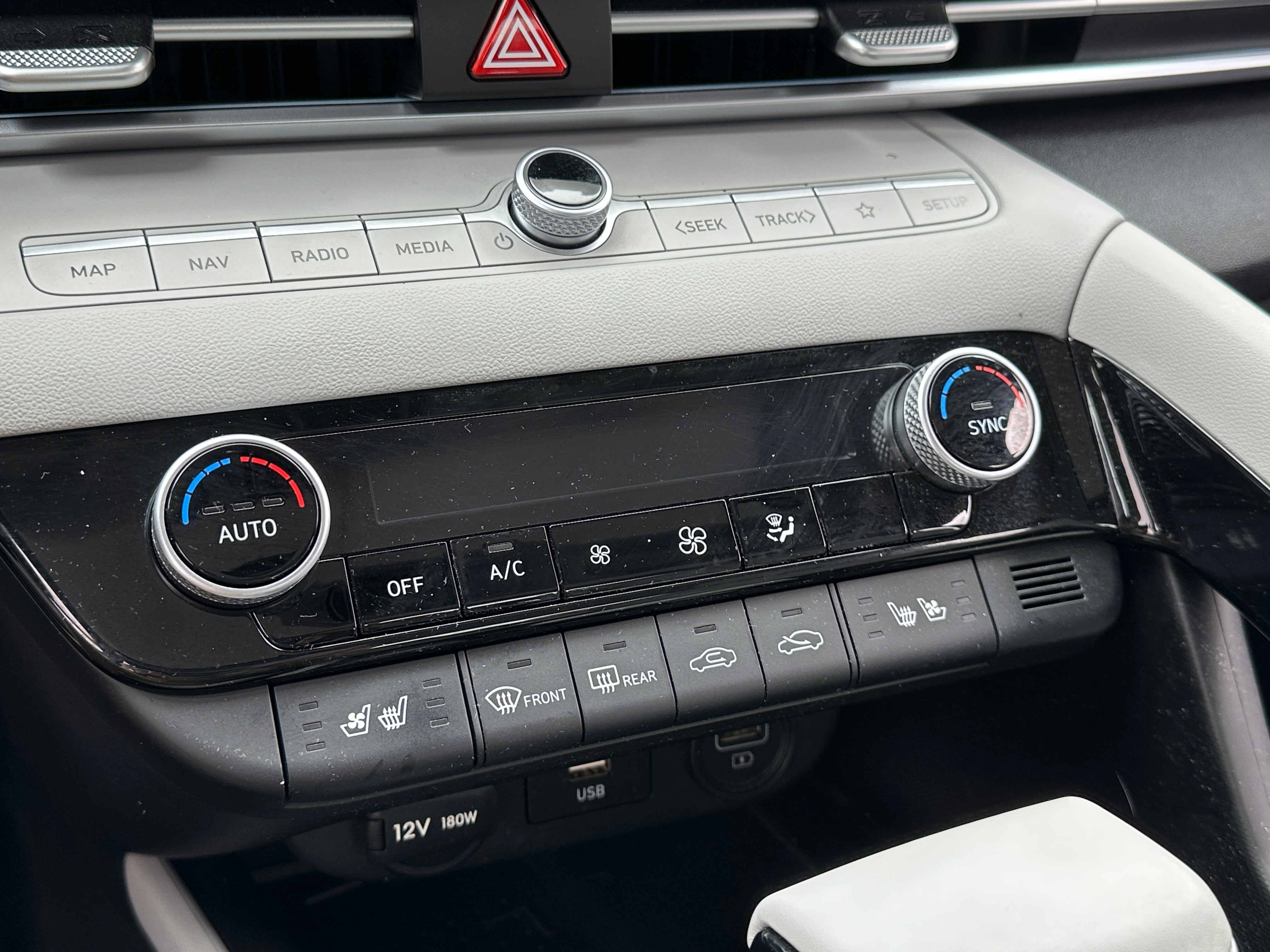 2023 Hyundai Elantra Limited Edition 3