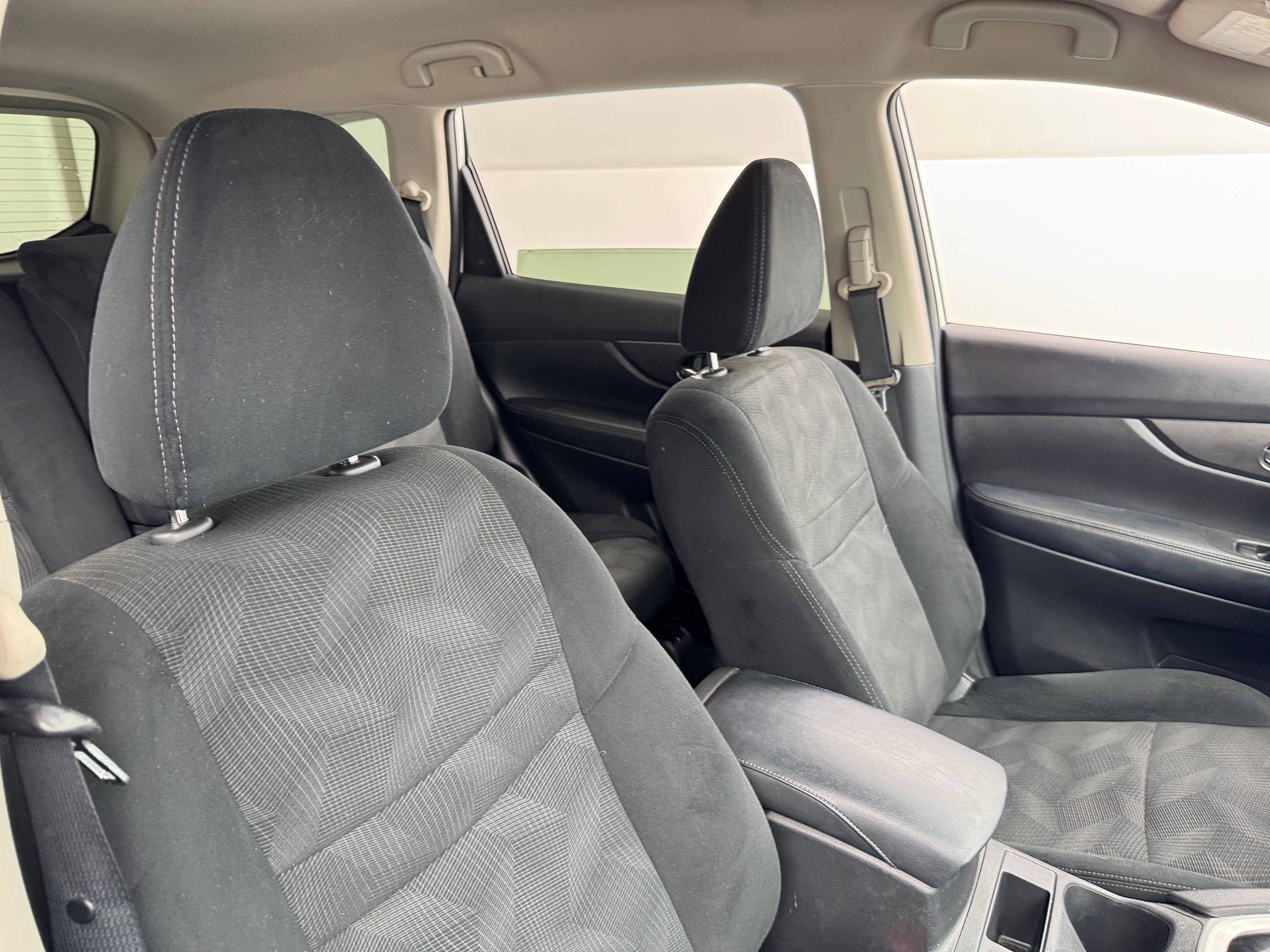 2016 Nissan Rogue SV 2