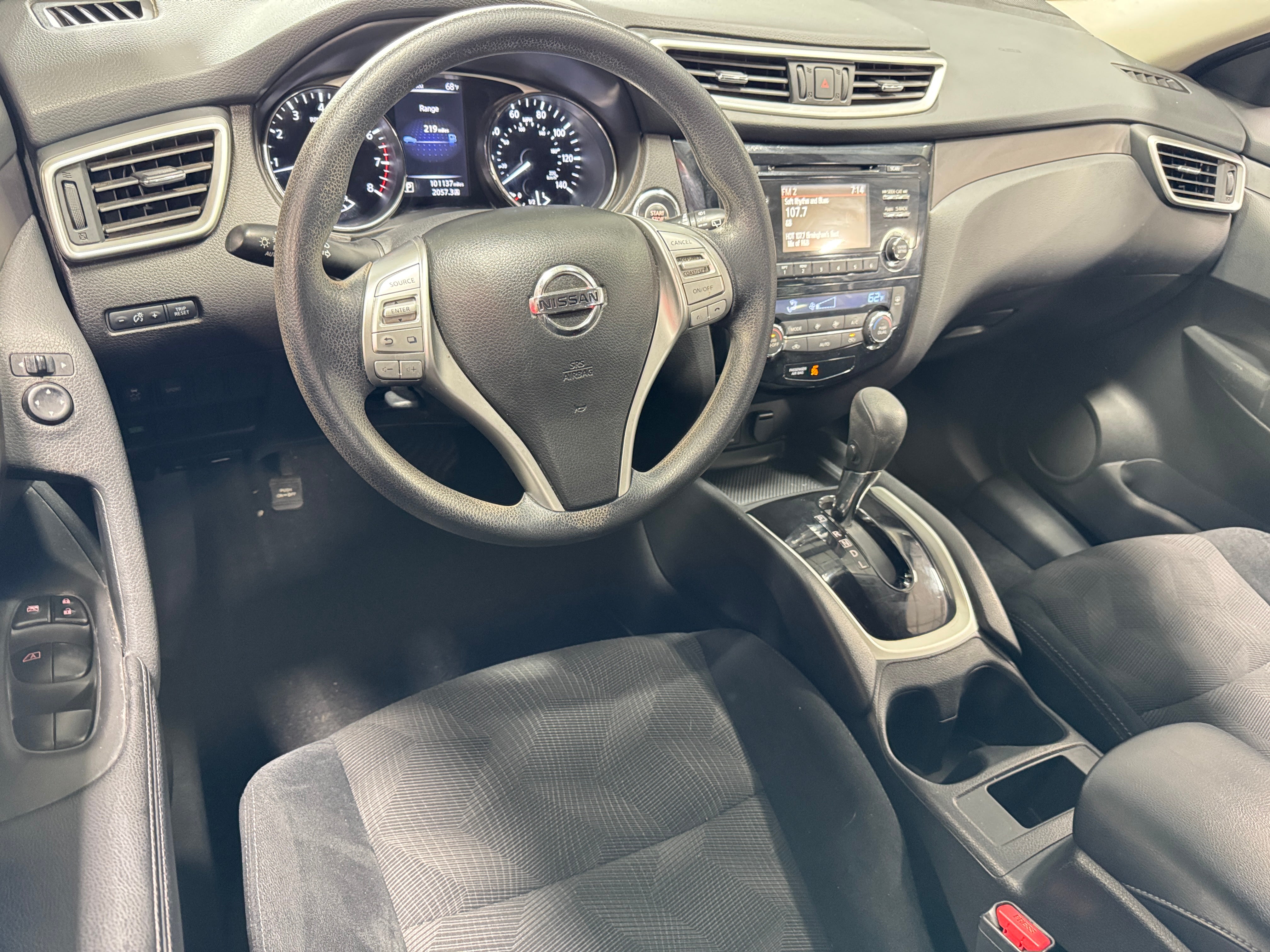 2016 Nissan Rogue SV 3