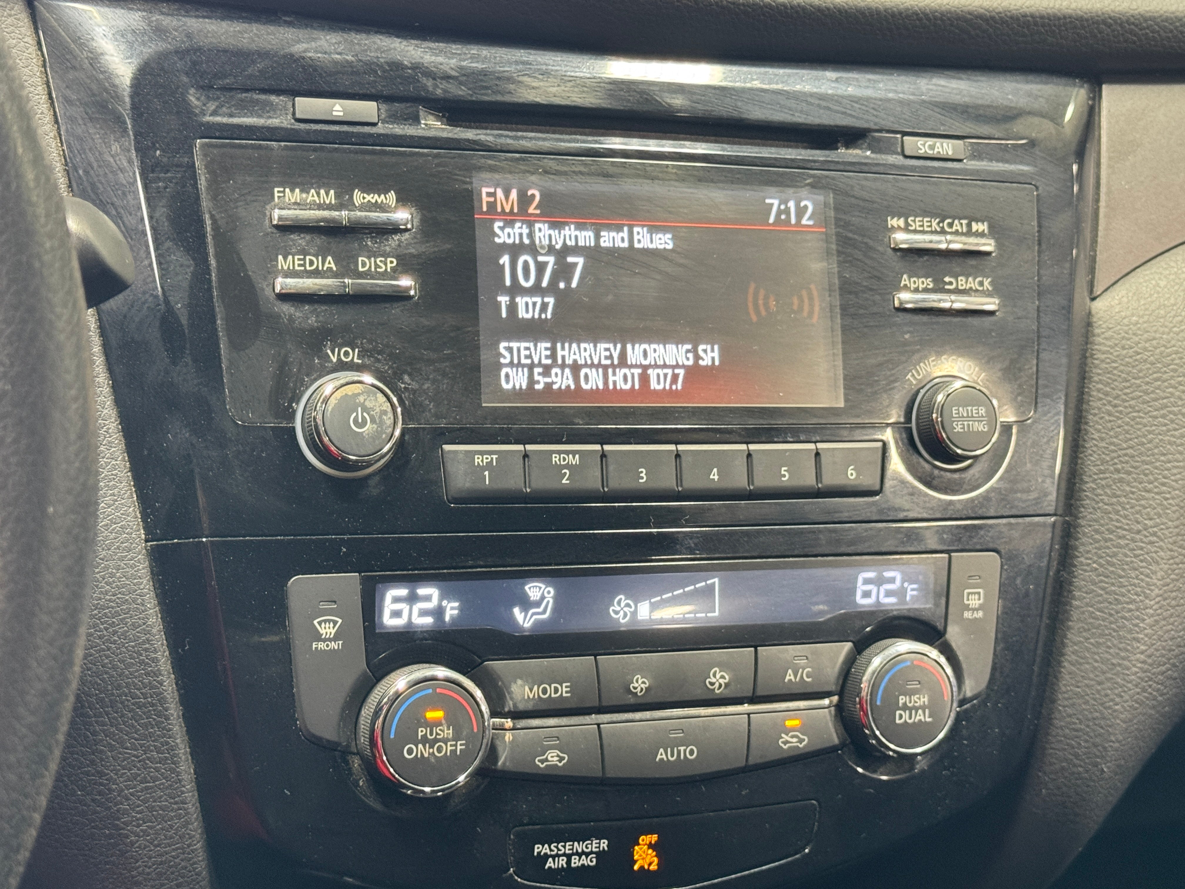 2016 Nissan Rogue SV 4