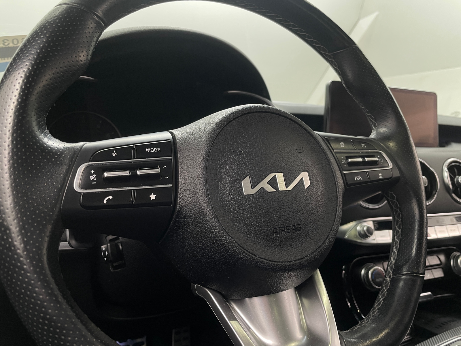 Thumbnail: 2022 Kia Stinger - 4