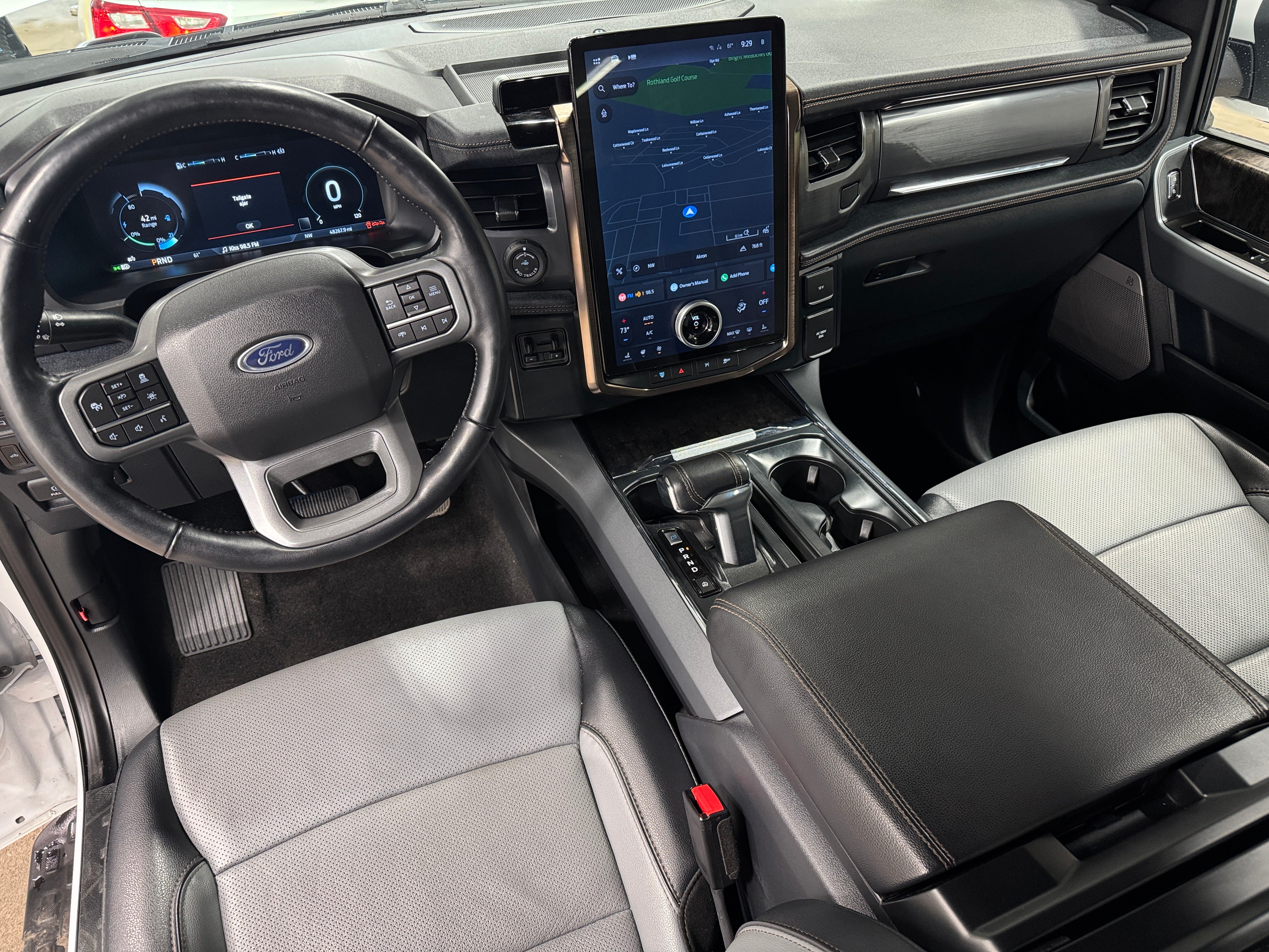 2022 Ford F-150 Lightning Lariat 2