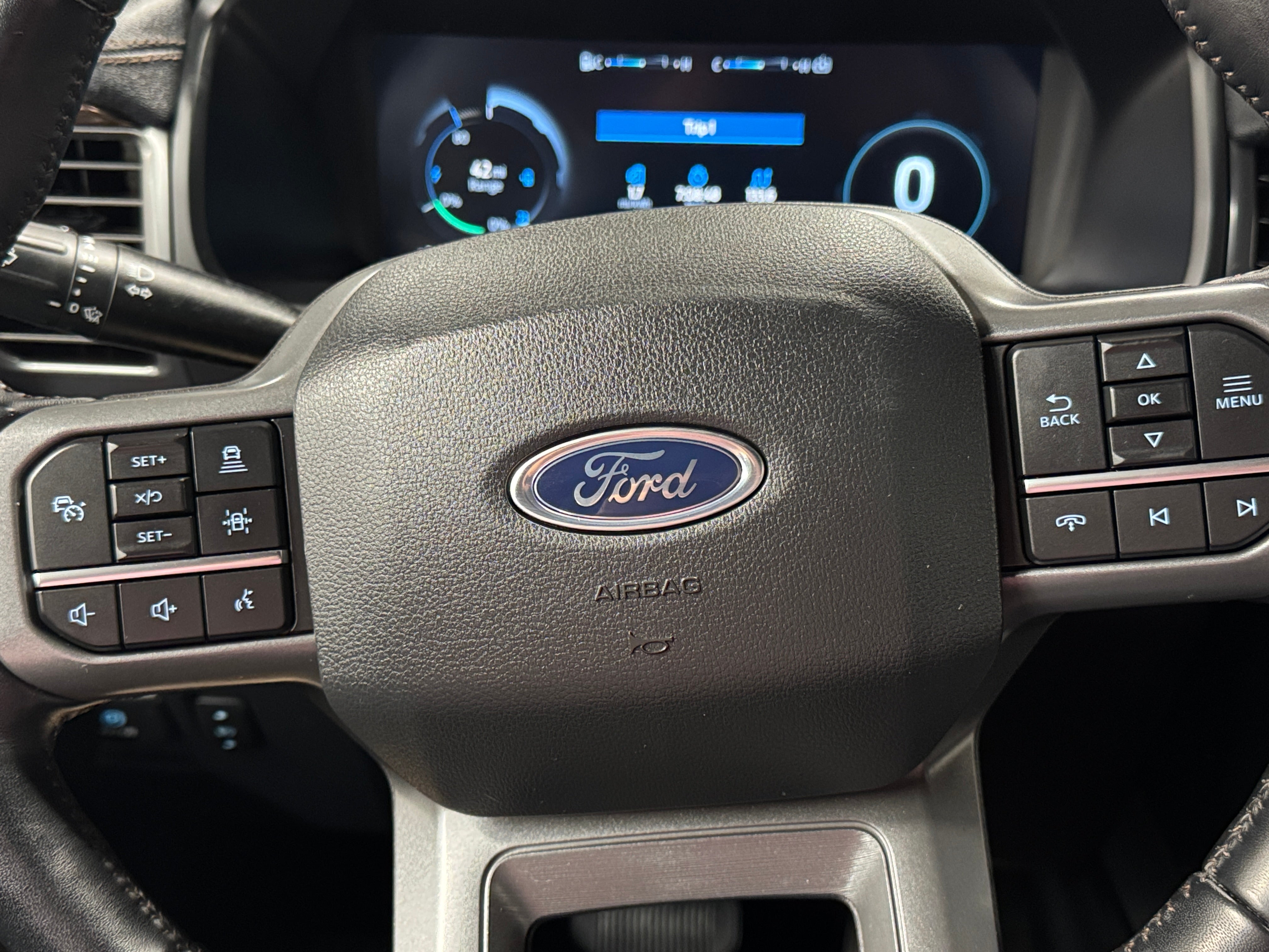 2022 Ford F-150 Lightning Lariat 4