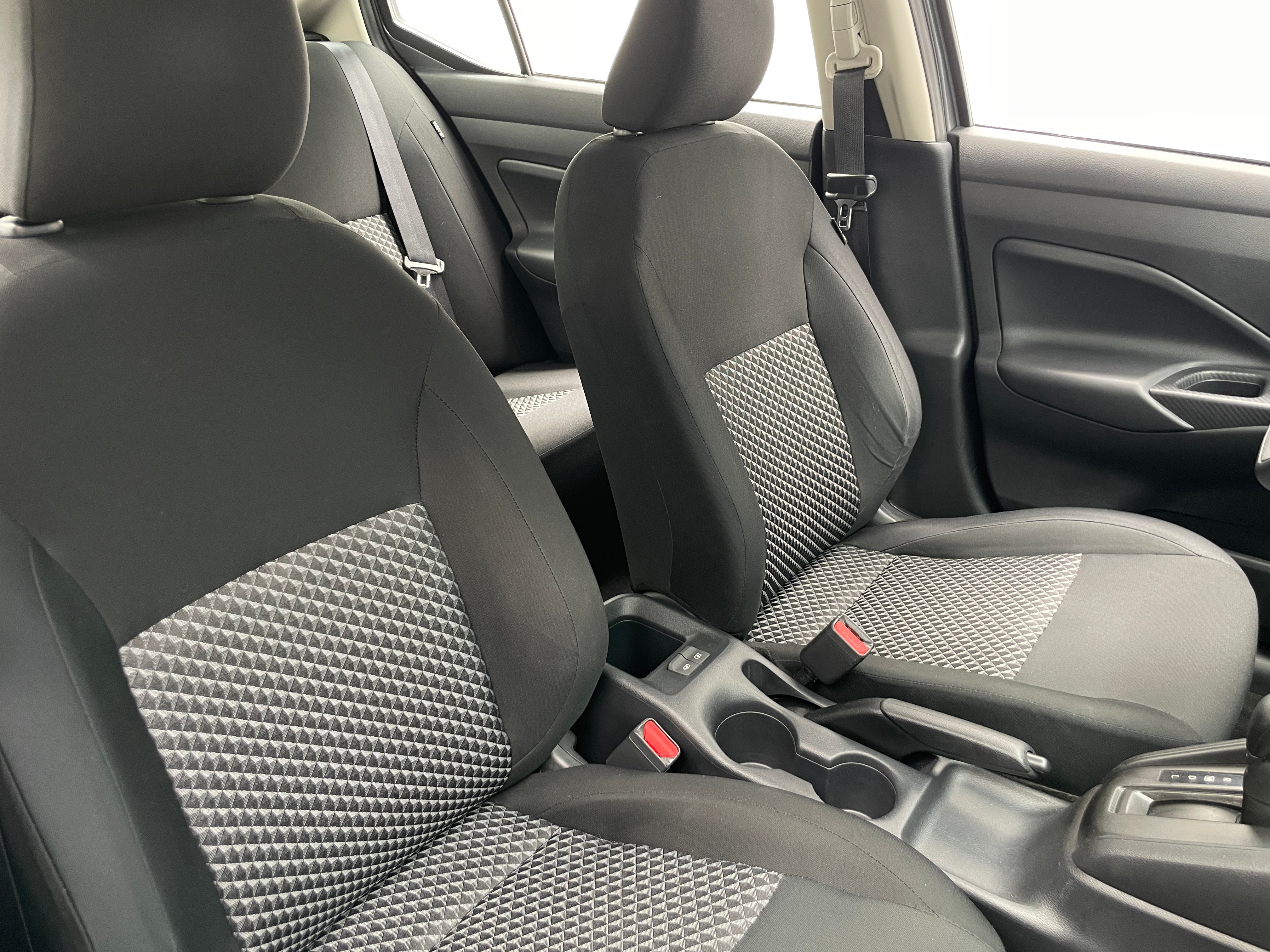 2022 Nissan Versa S 2