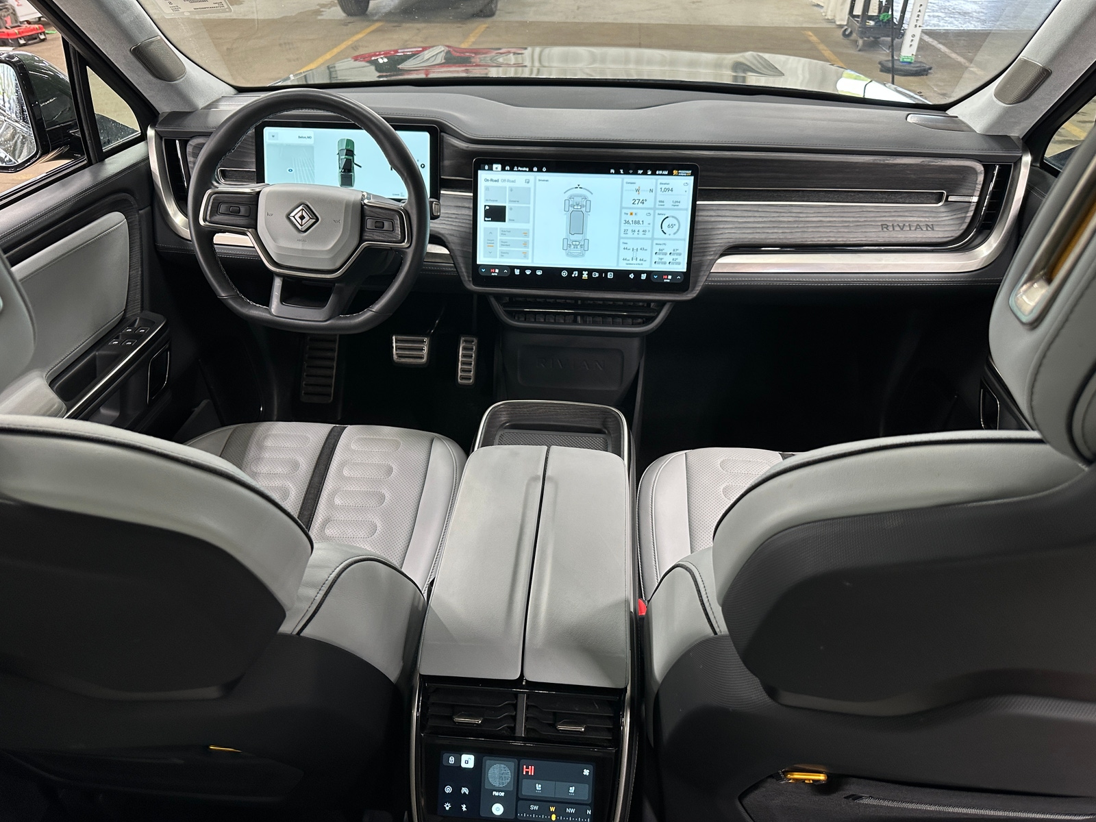 Thumbnail: 2023 Rivian R1T - 2