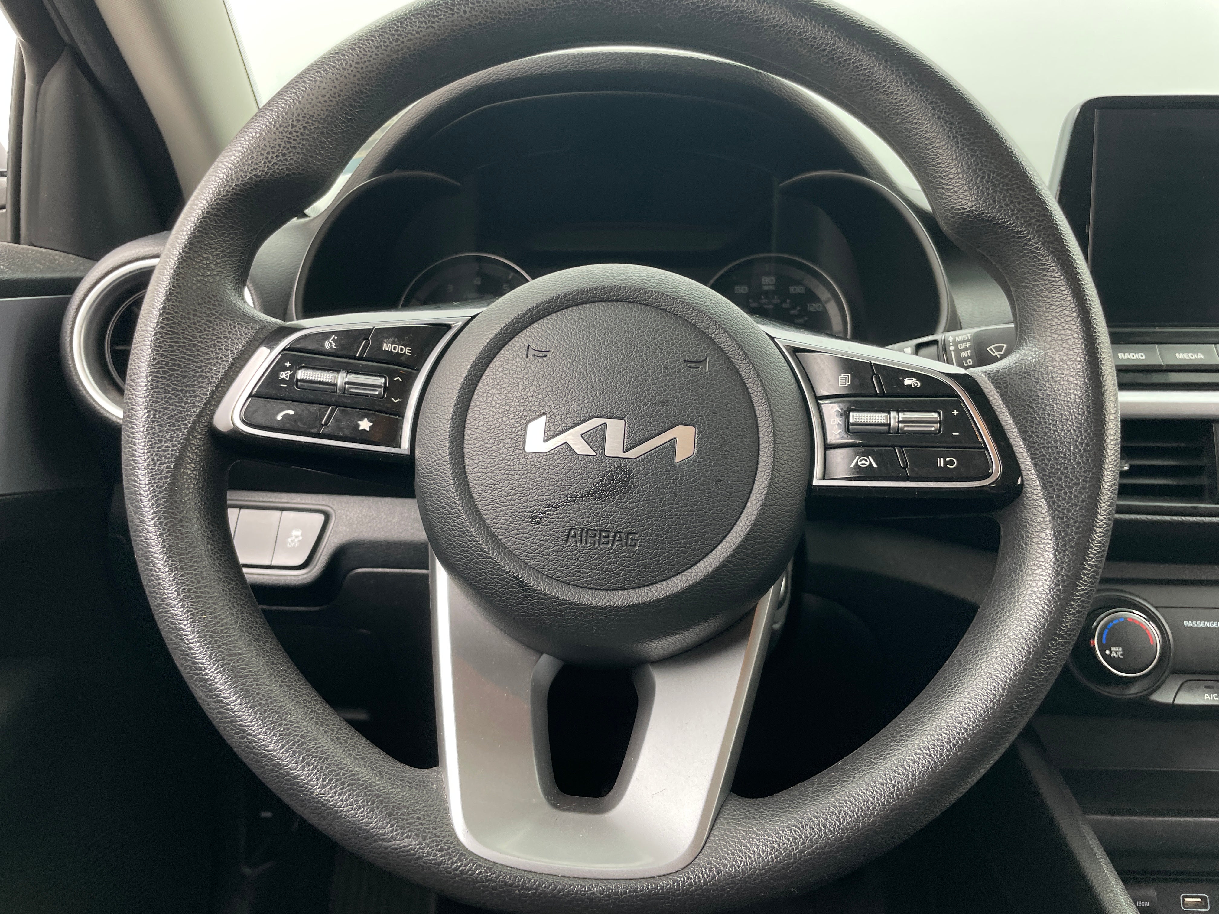 2022 Kia Forte LXS 5