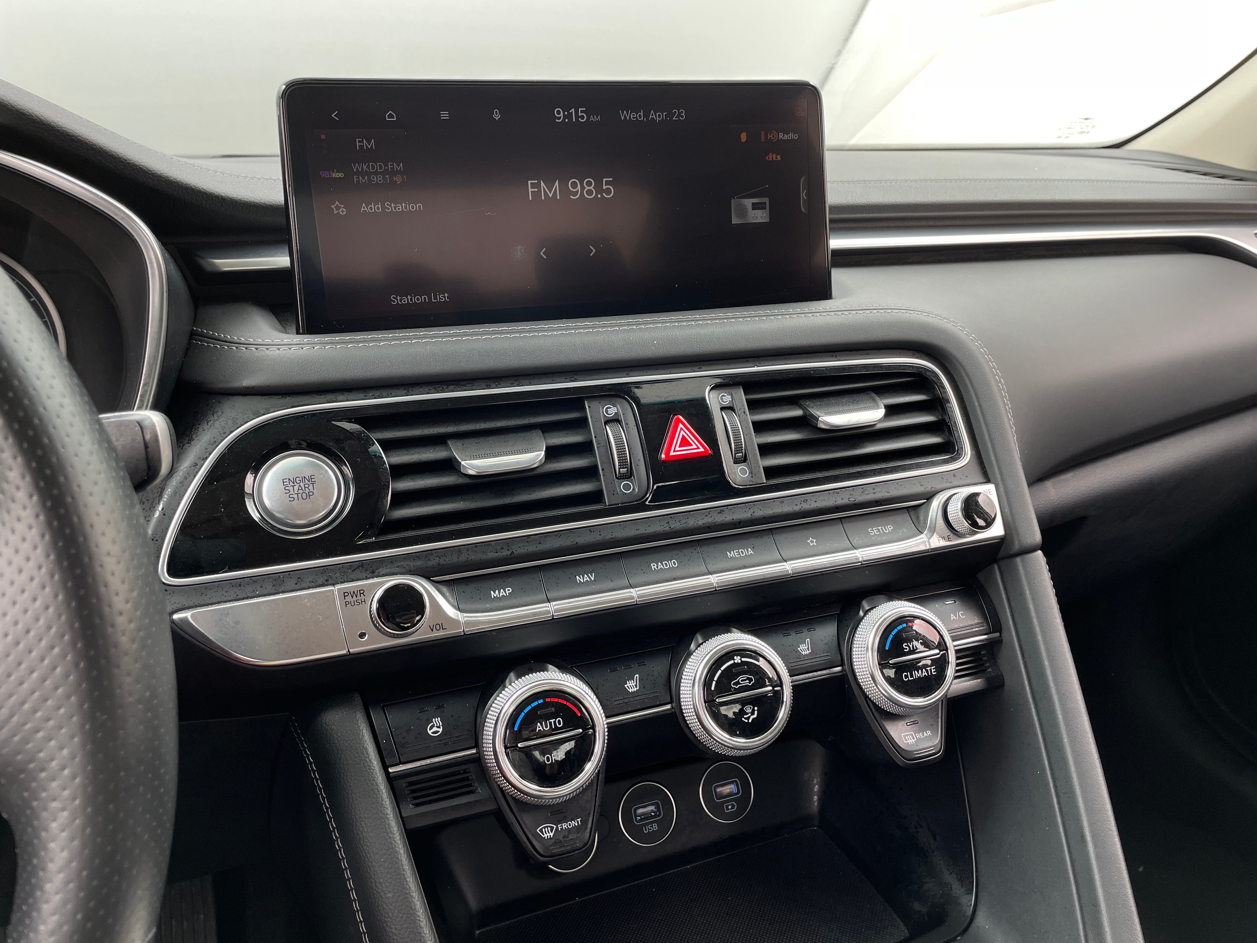 2023 Genesis G70 2.0T 3