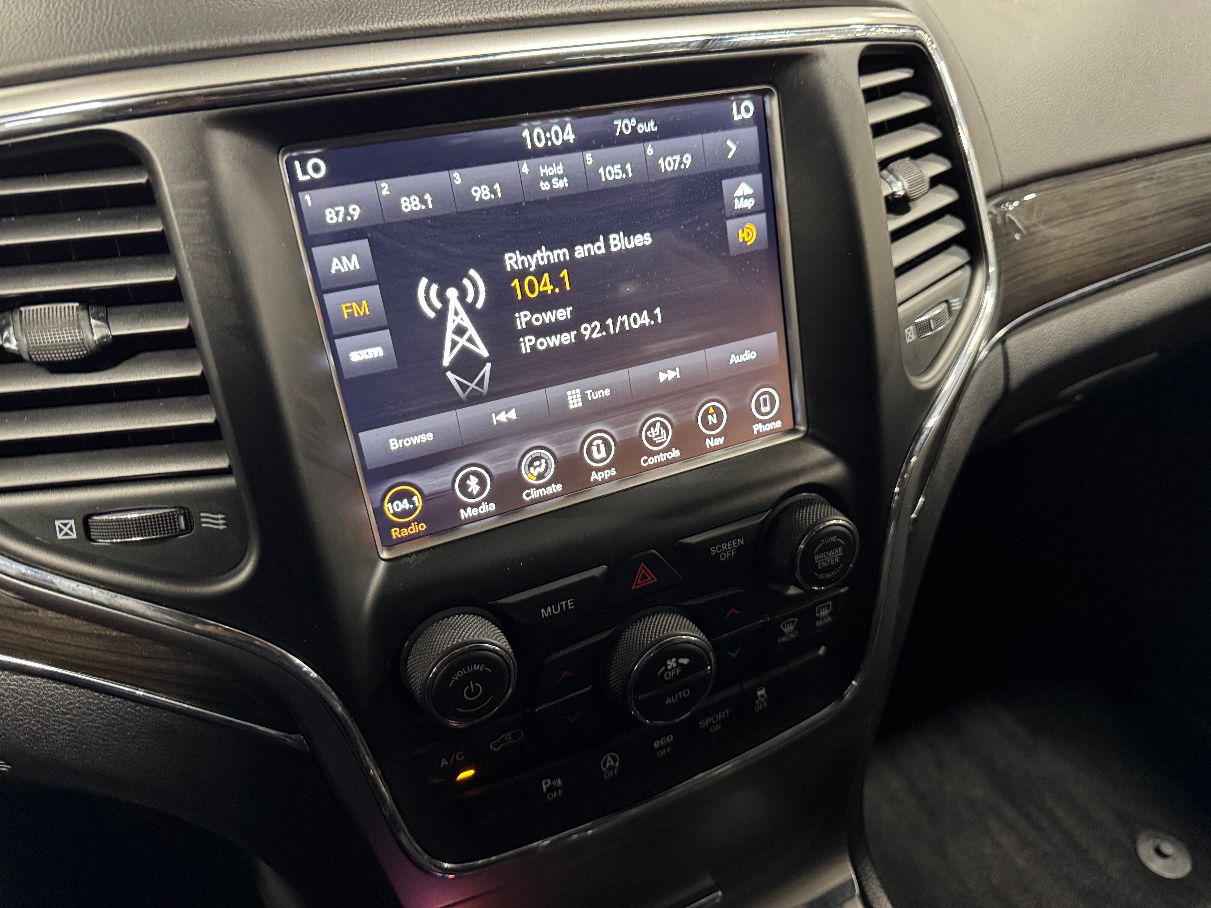 2018 Jeep Grand Cherokee Overland 3