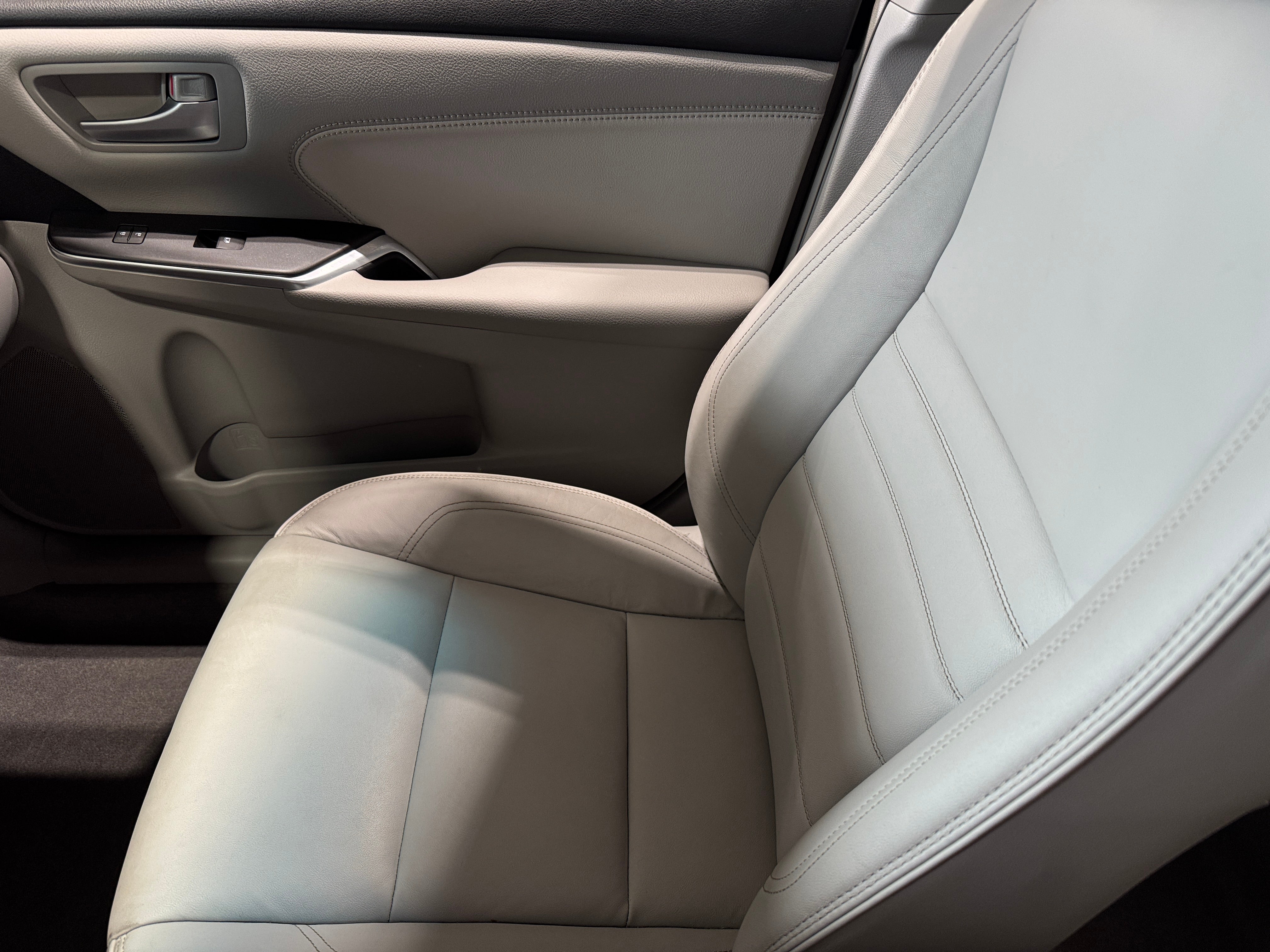 2017 Toyota Camry XLE 2