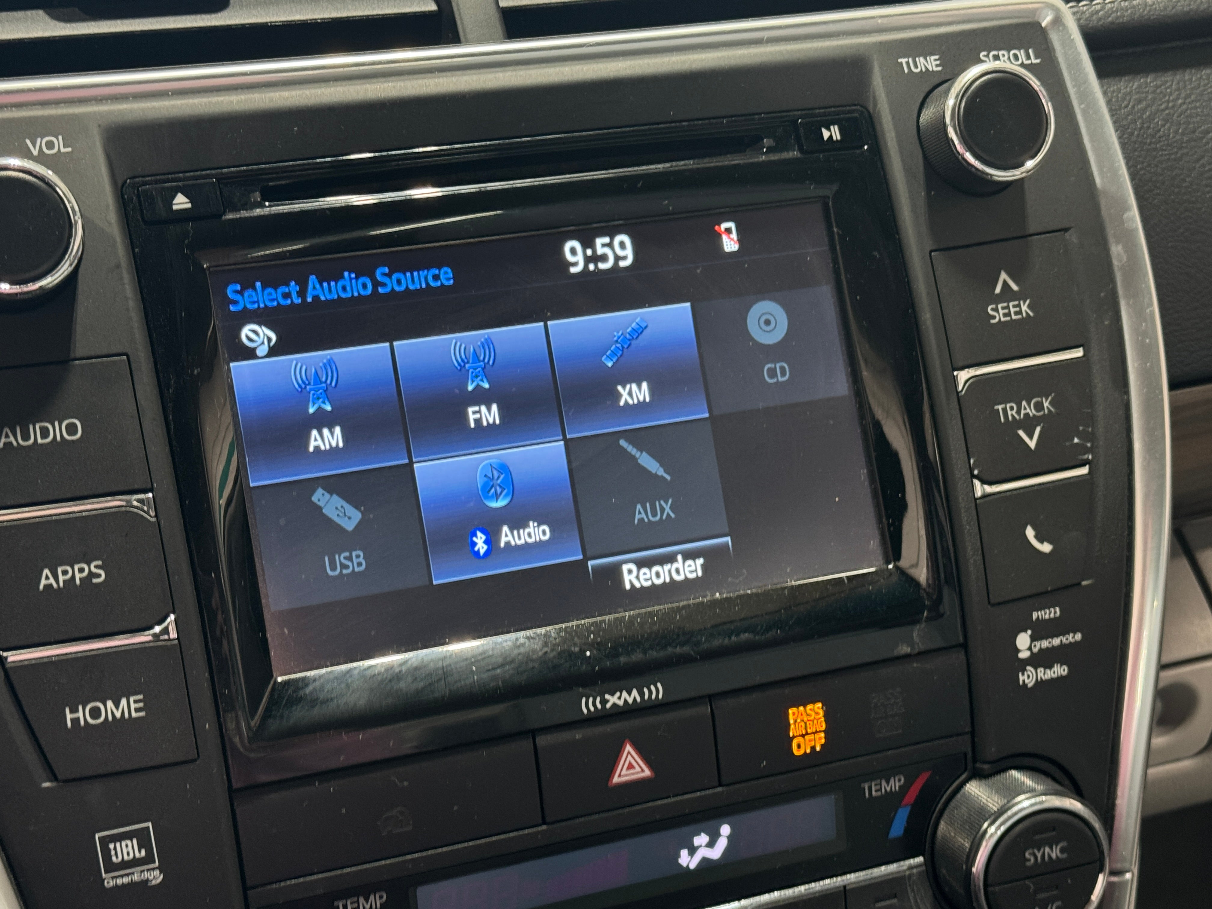 2017 Toyota Camry XLE 4