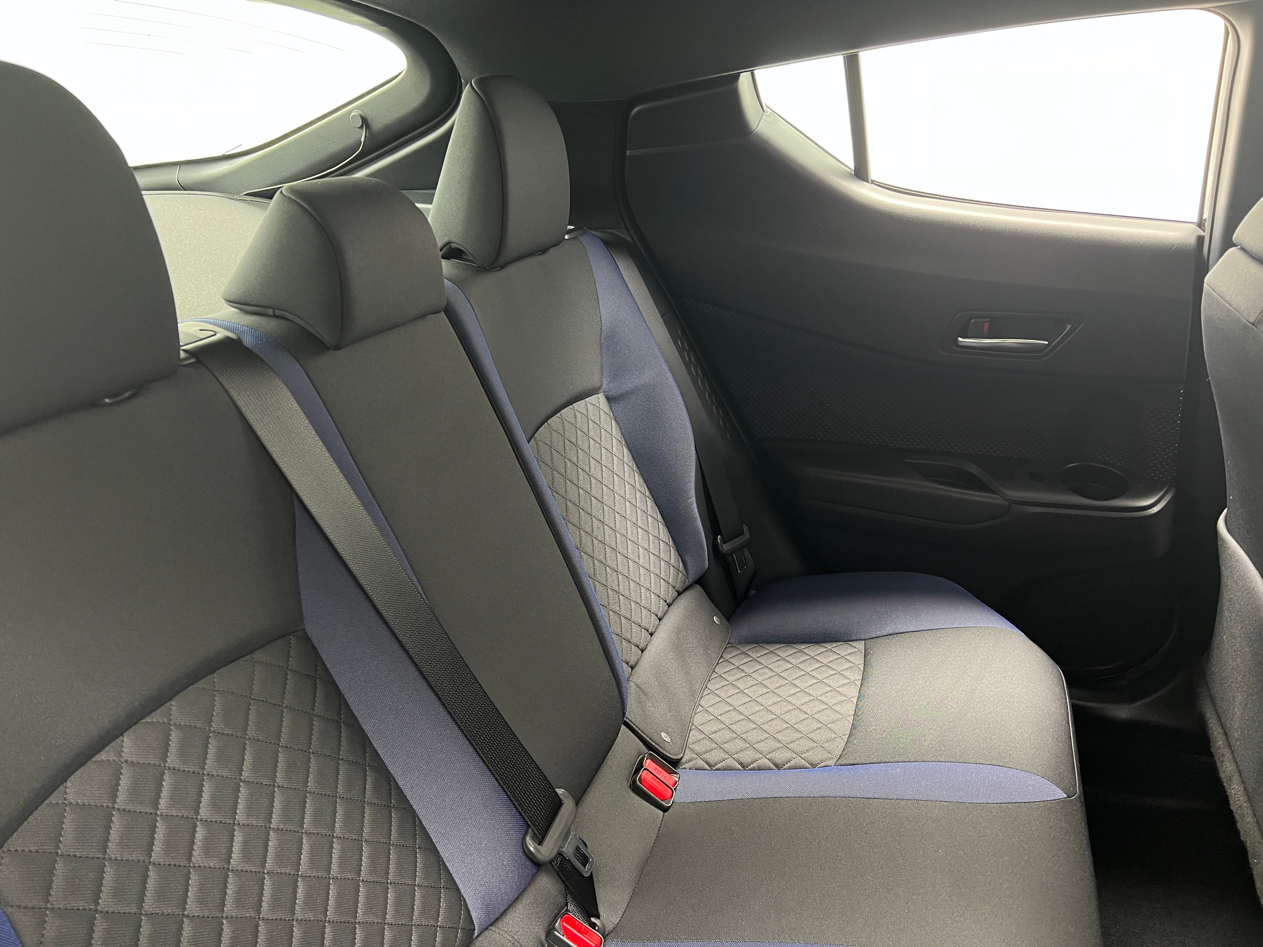 2022 Toyota C-HR XLE 6