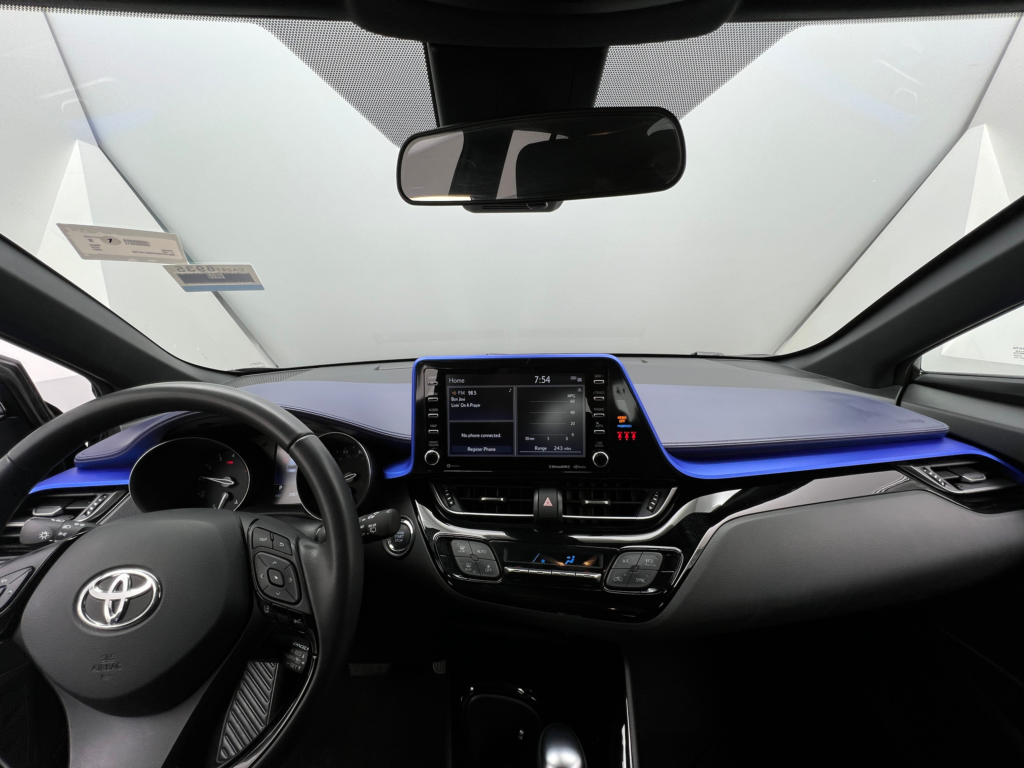 2022 Toyota C-HR XLE 3