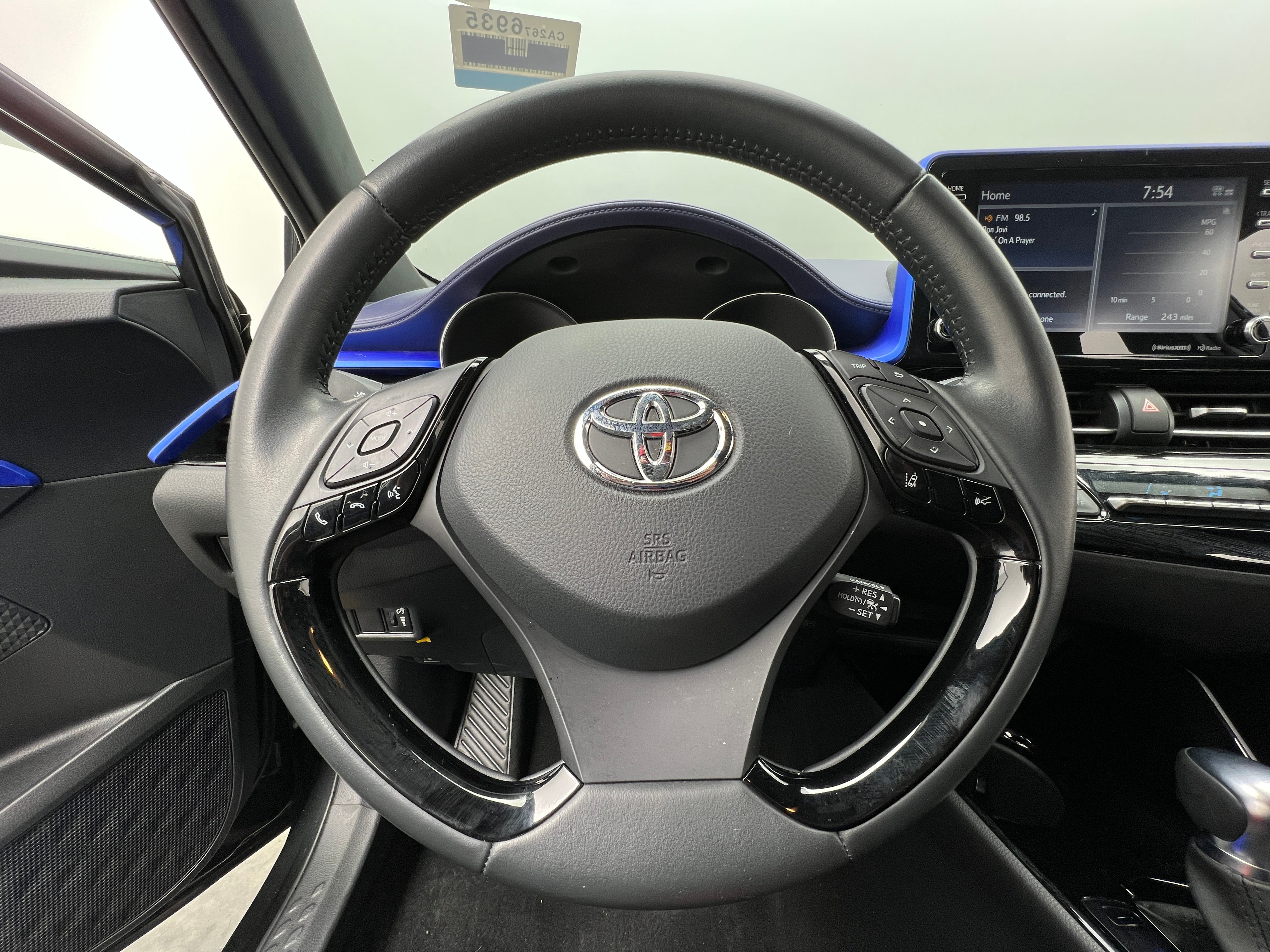 2022 Toyota C-HR XLE 5