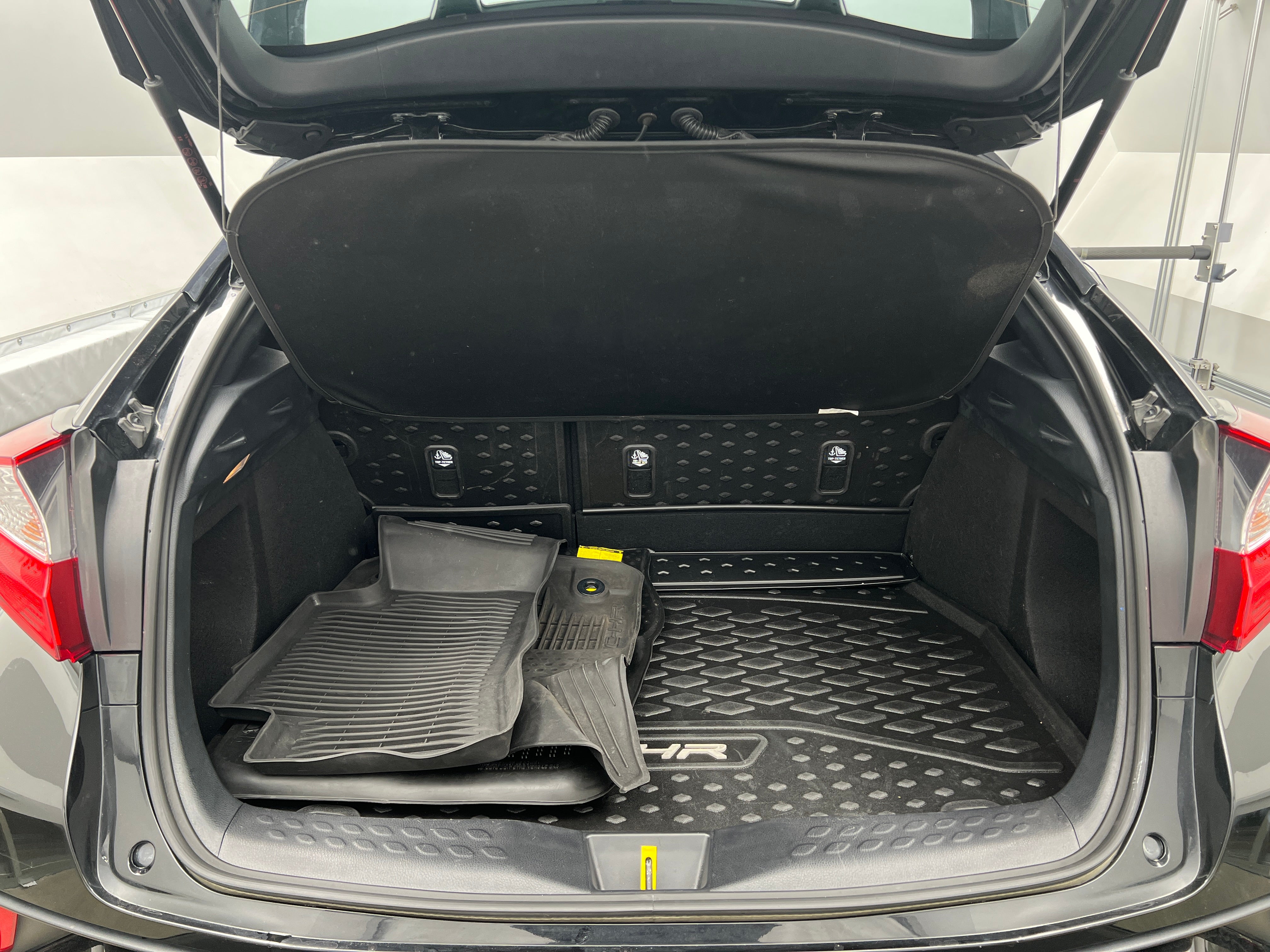 2022 Toyota C-HR XLE 7