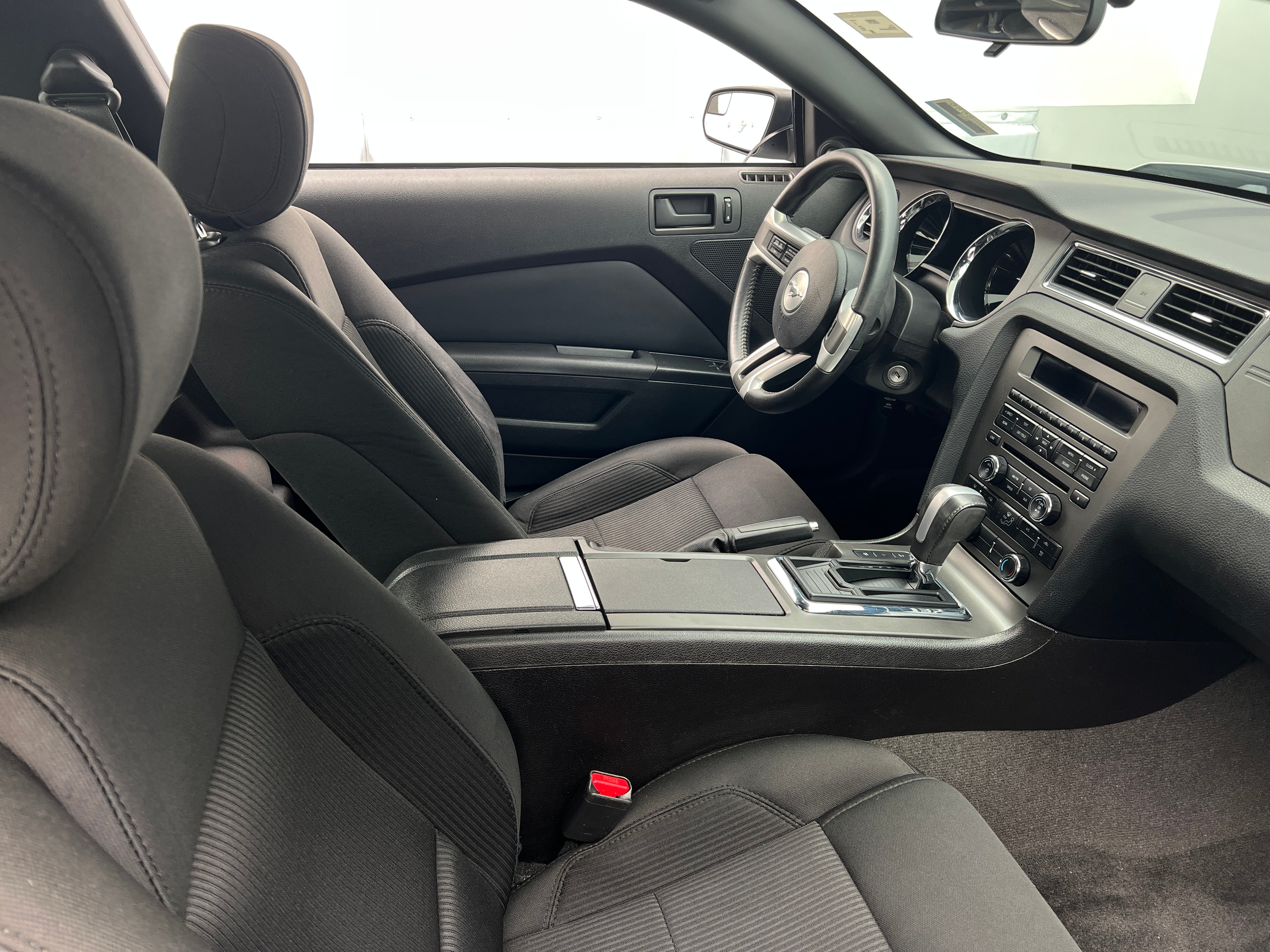 2013 Ford Mustang V6 2