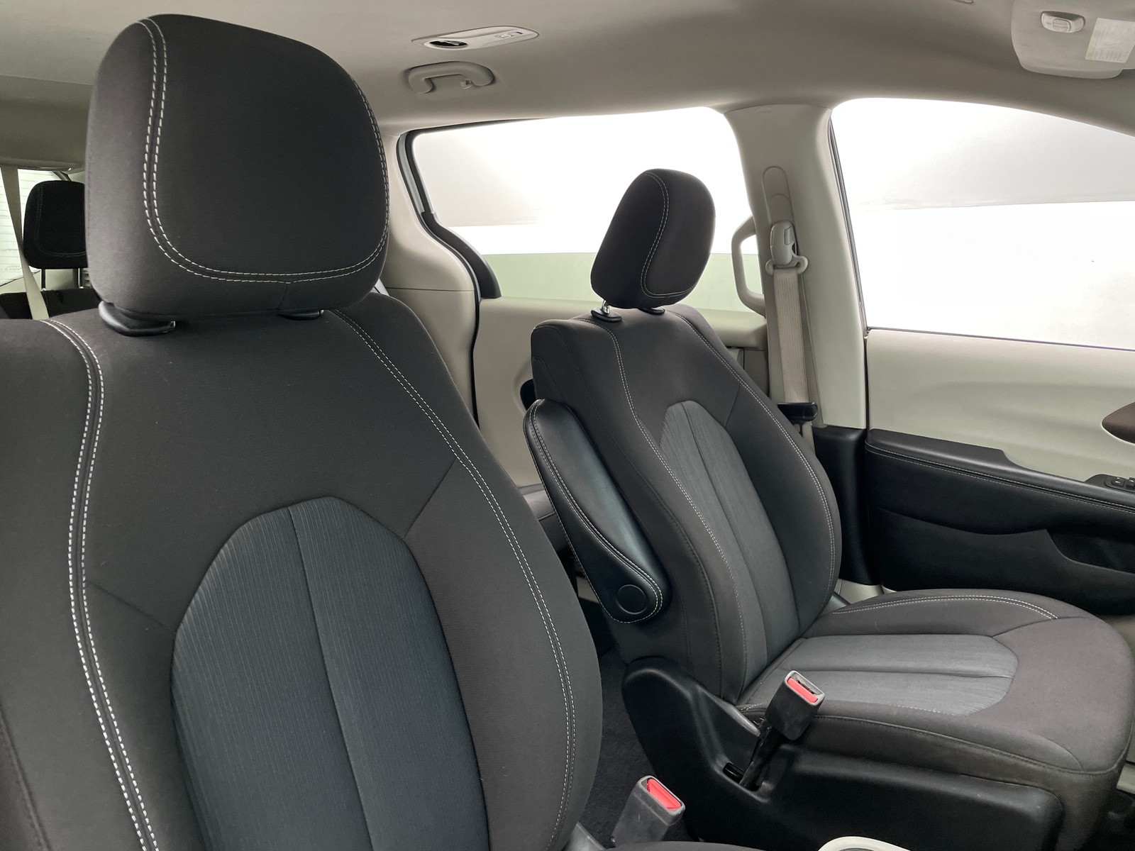 Thumbnail: 2022 Chrysler Voyager - 2