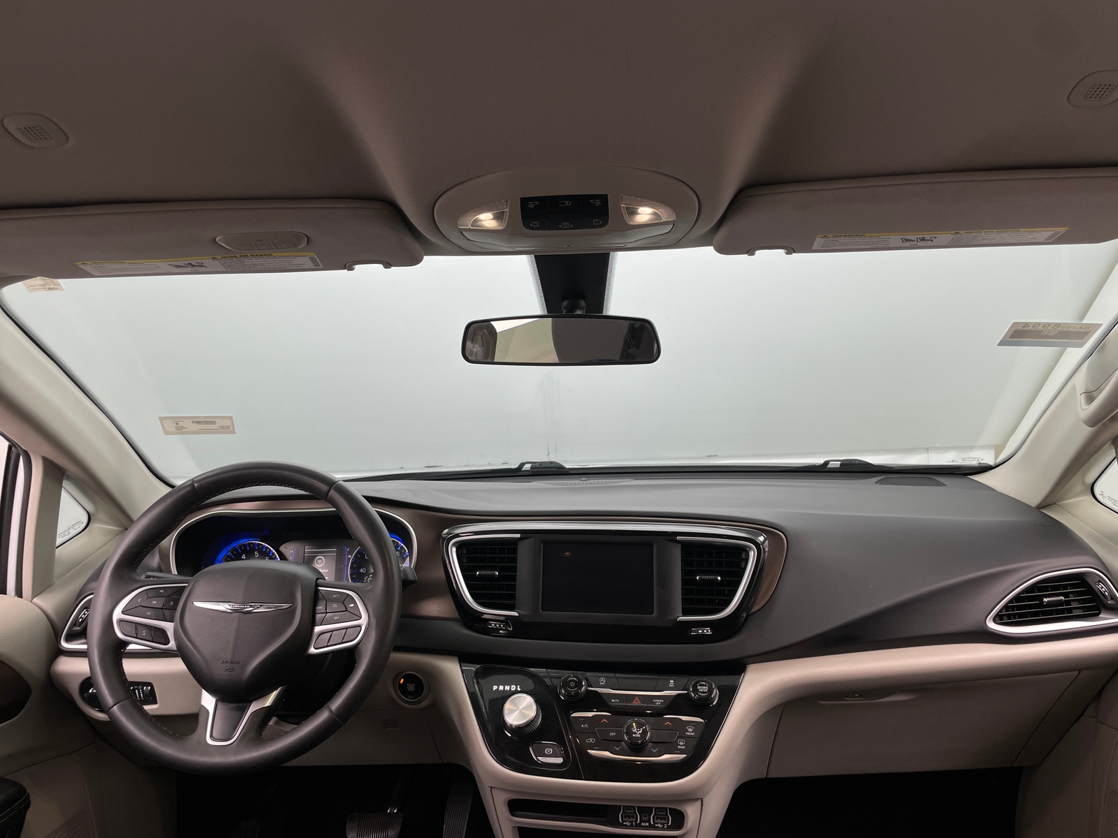 Thumbnail: 2022 Chrysler Voyager - 3