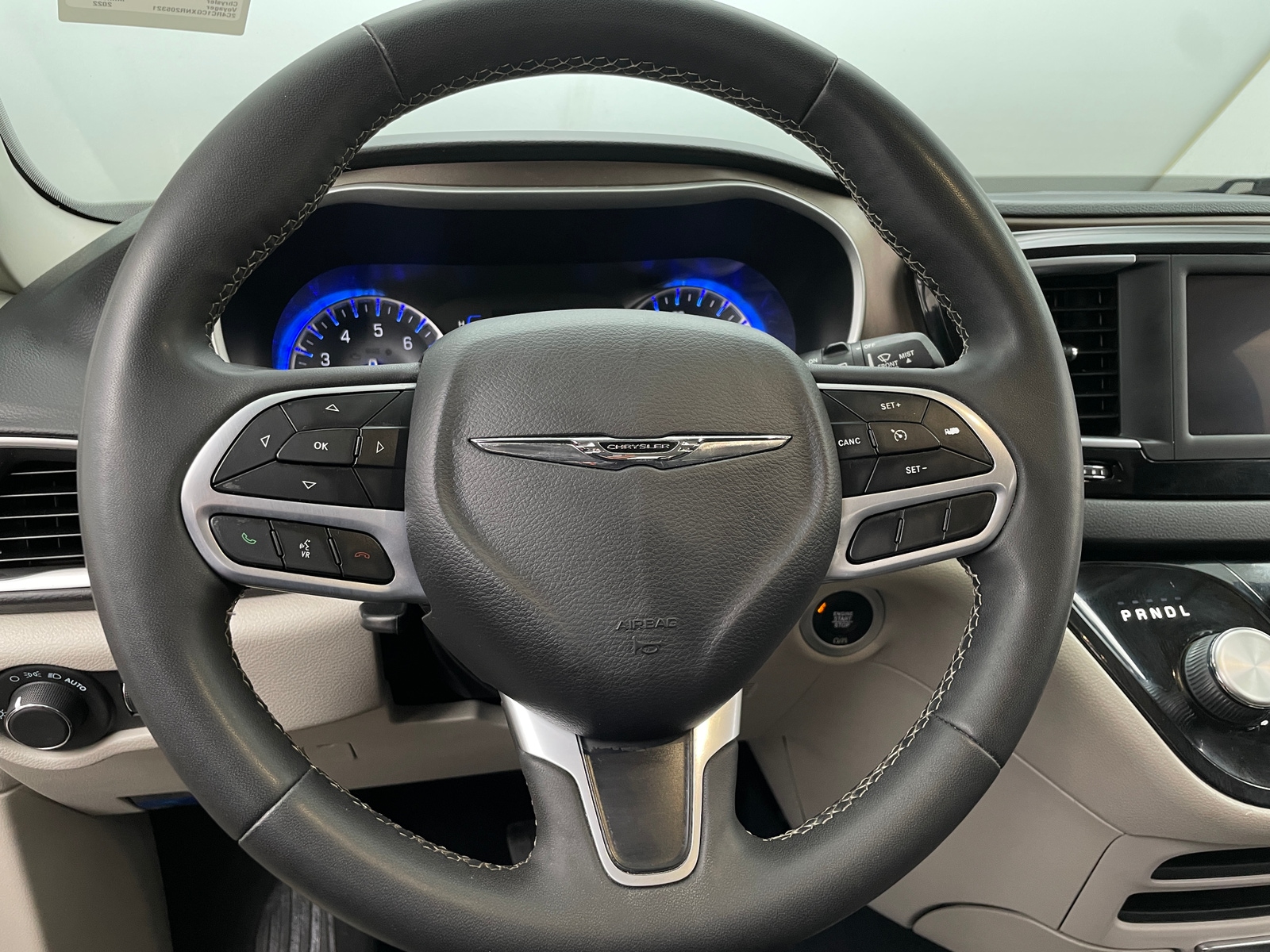 Thumbnail: 2022 Chrysler Voyager - 5