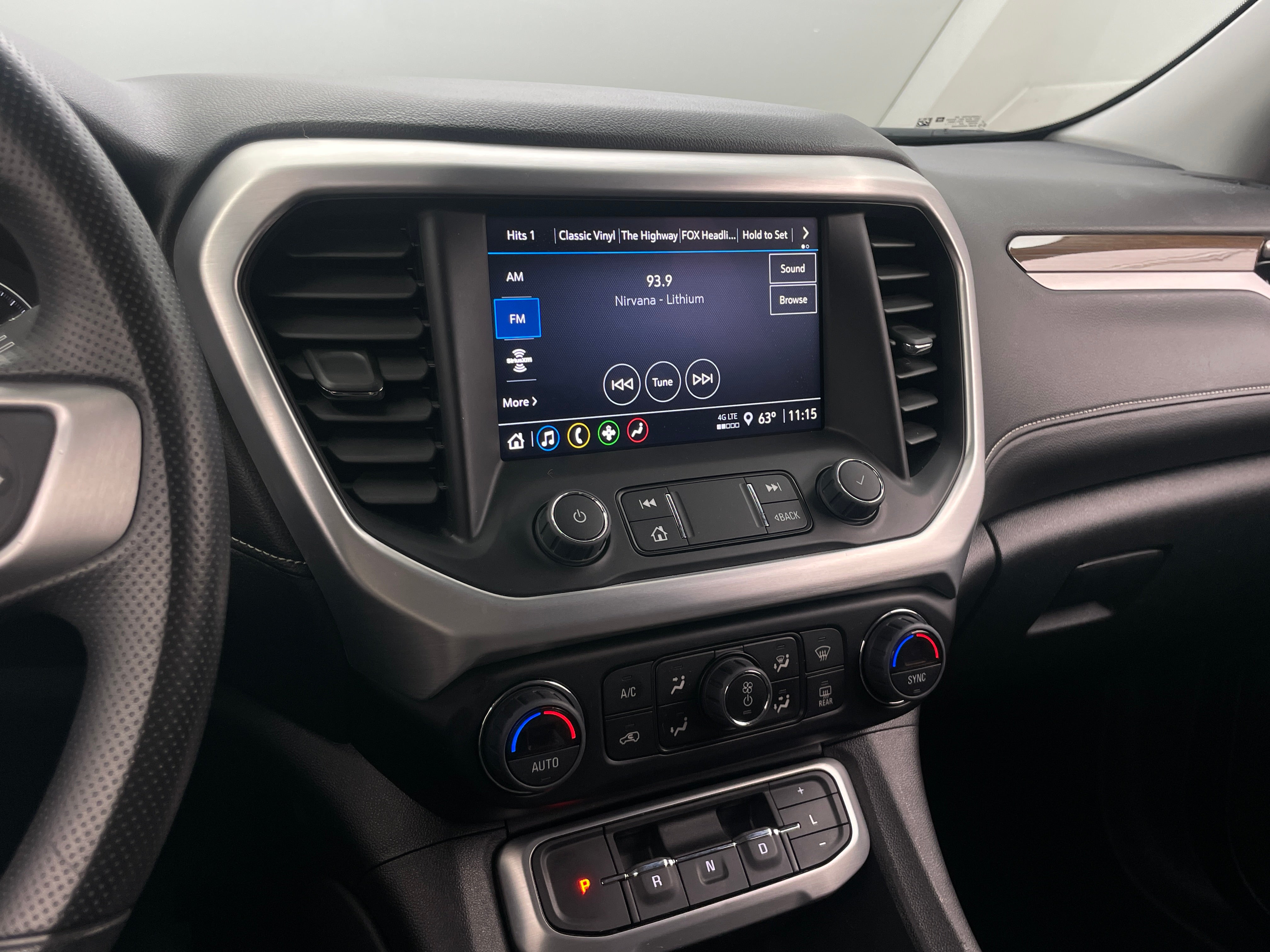 2023 GMC Acadia SLE 4