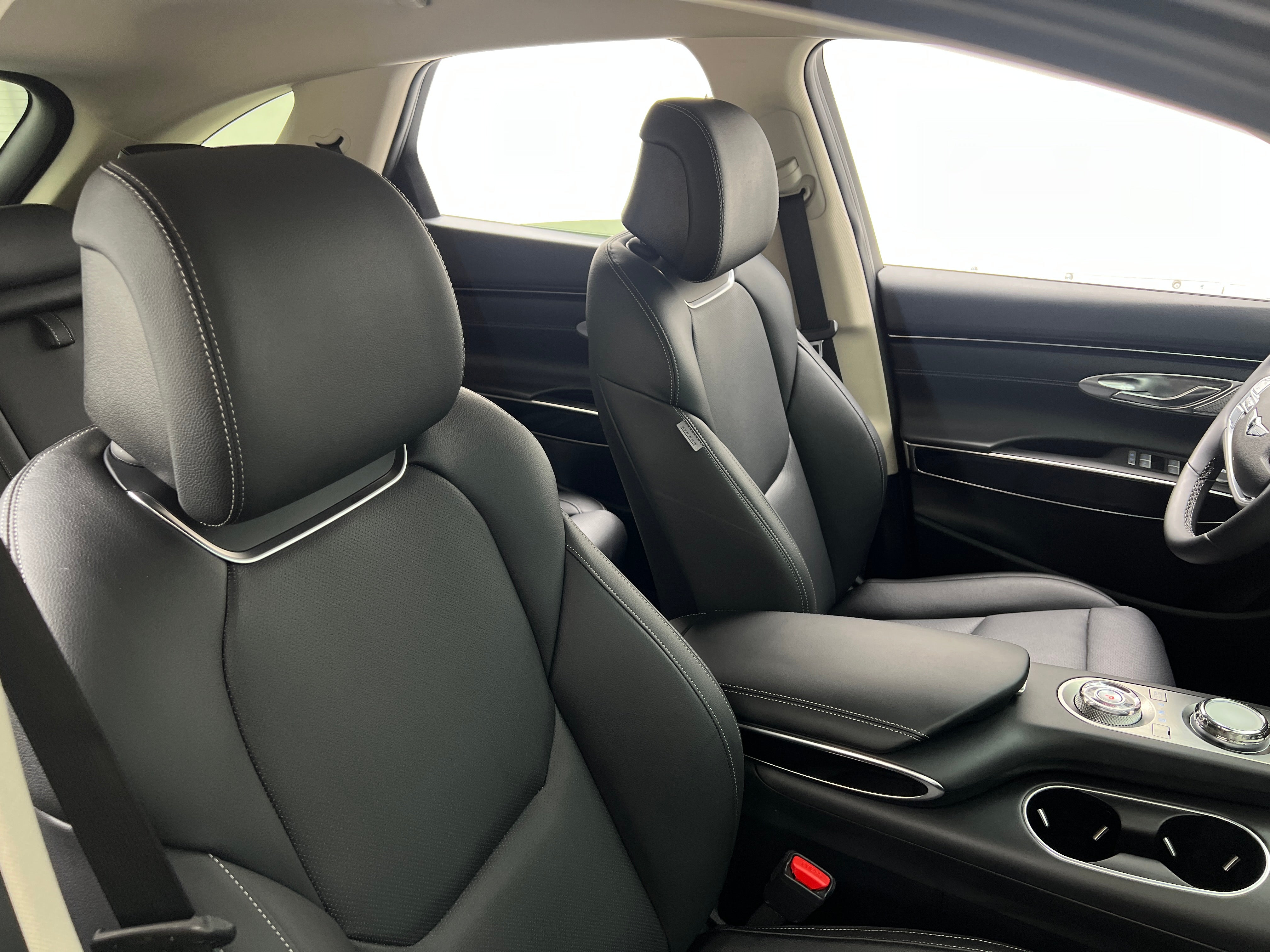 2025 Genesis GV70 Standard 2