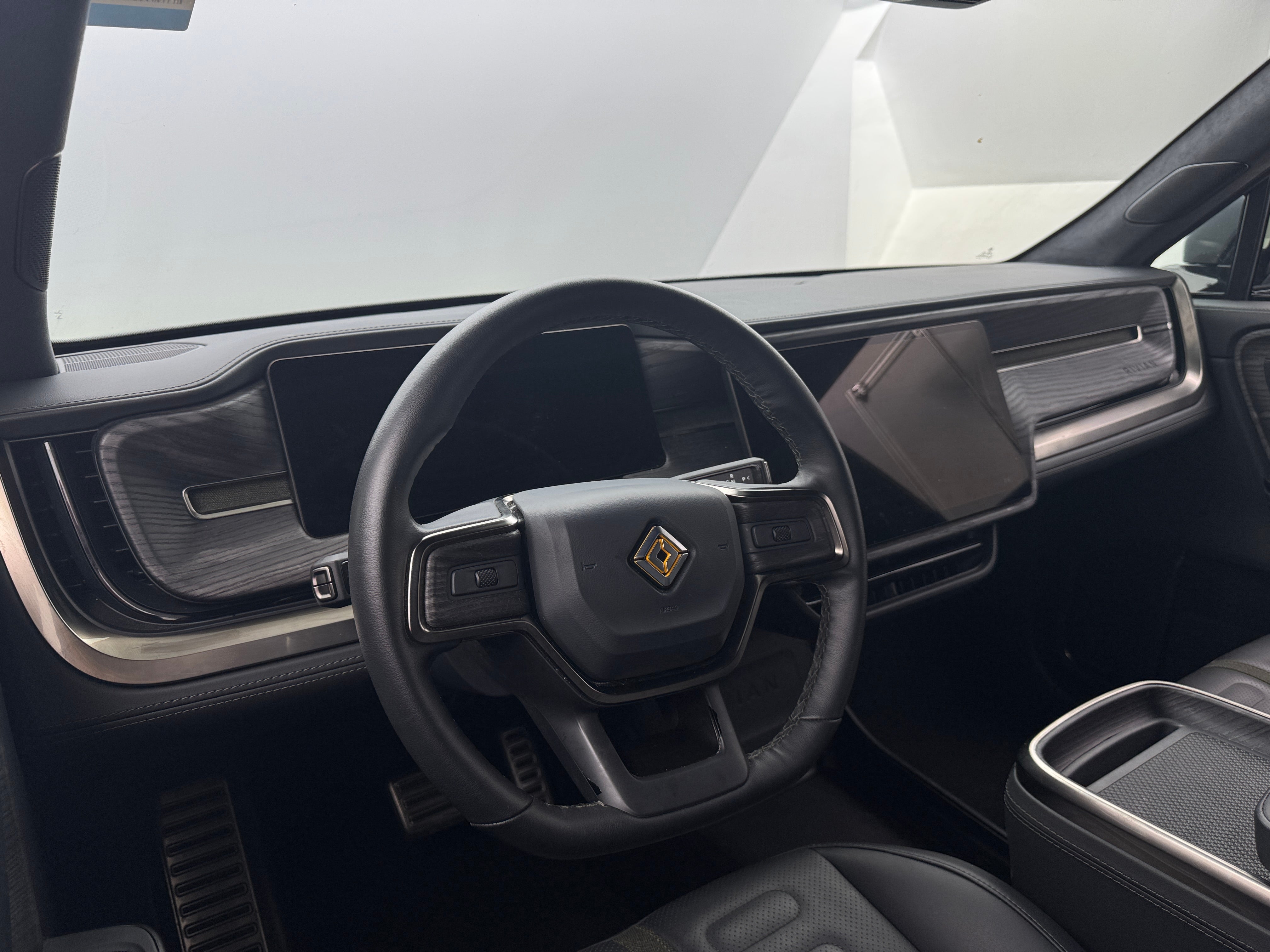 2023 Rivian R1S Adventure 2
