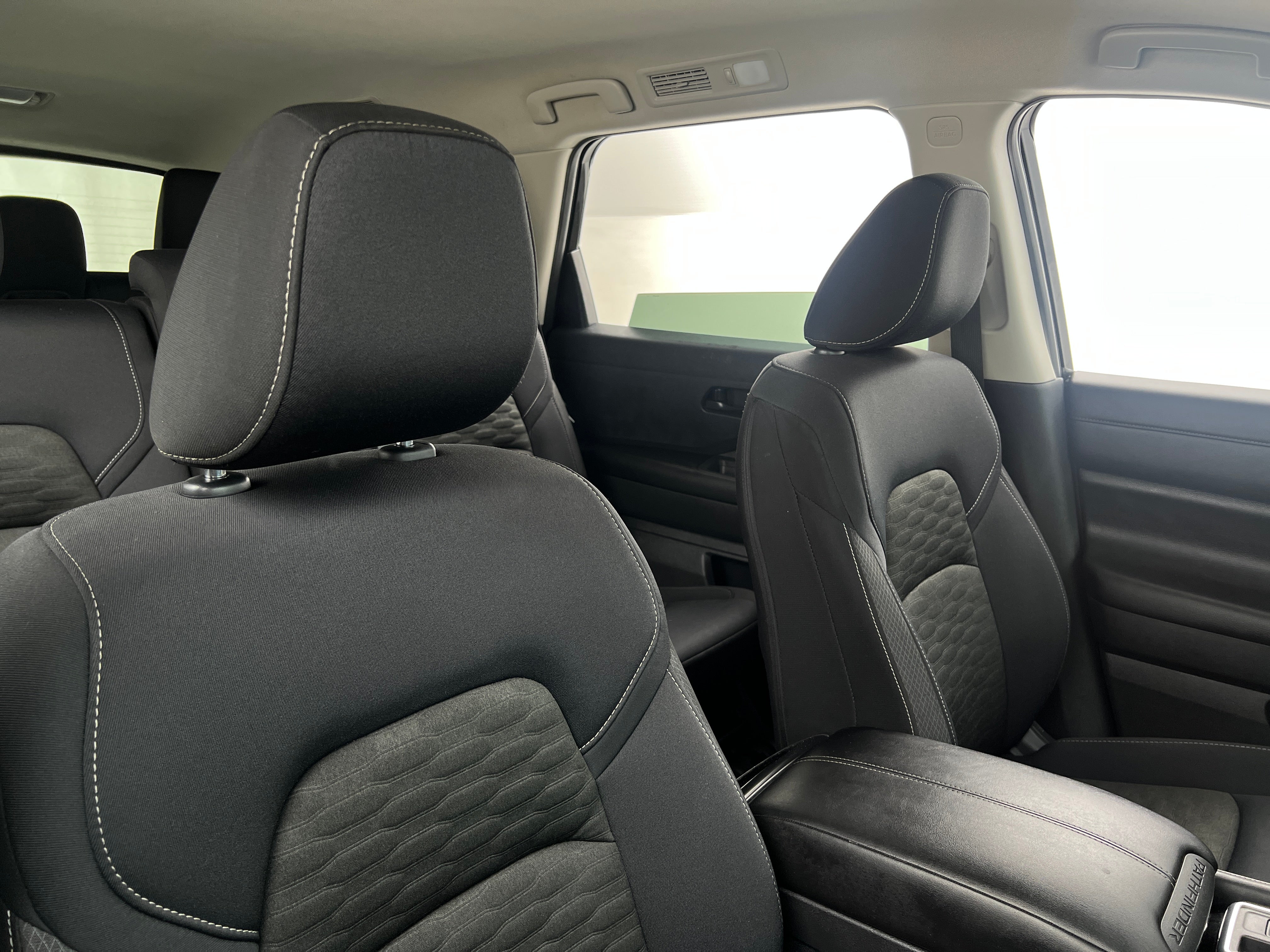 2023 Nissan Pathfinder SV 2