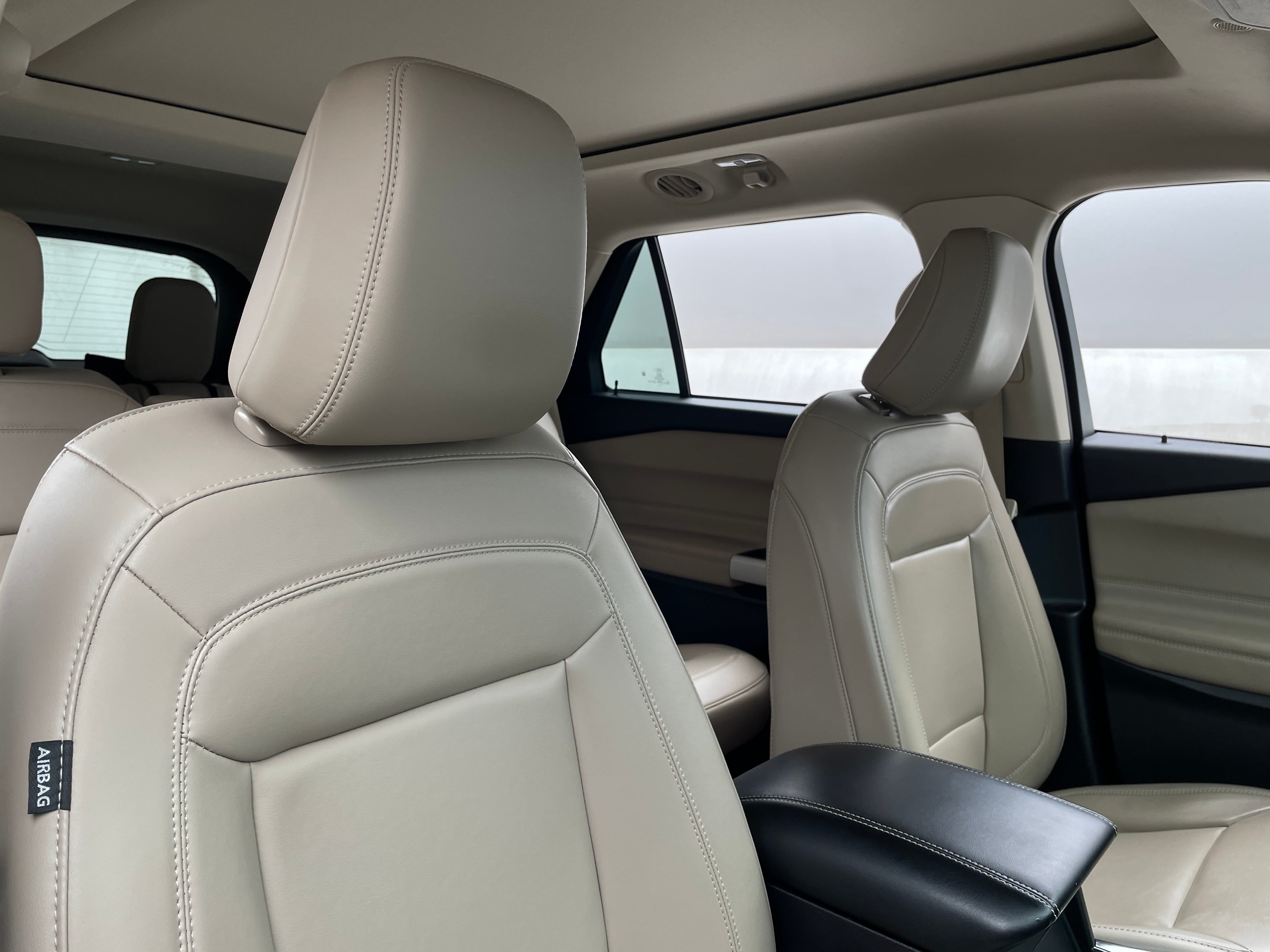 2021 Ford Explorer XLT 2