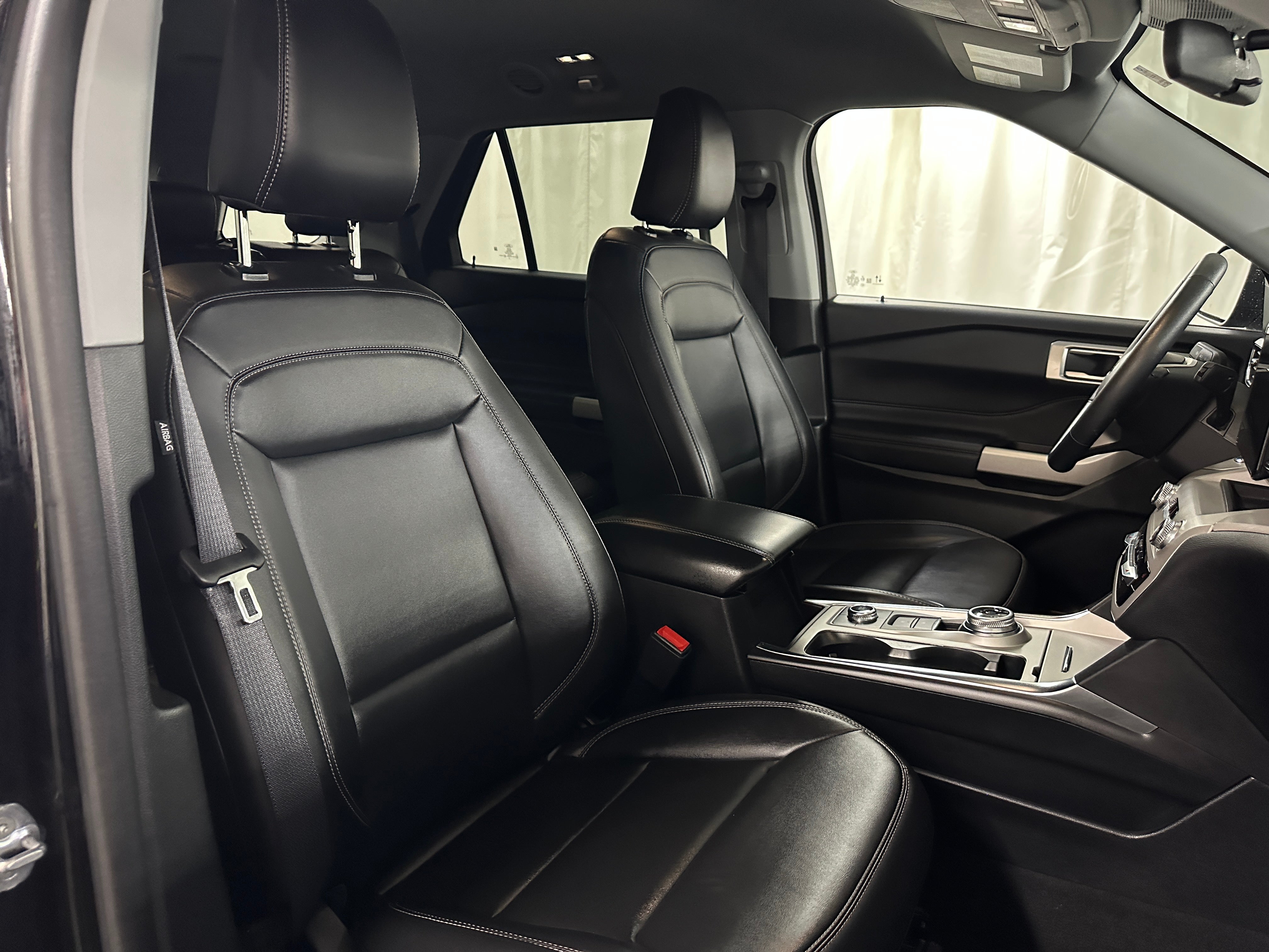 2024 Ford Explorer XLT 2
