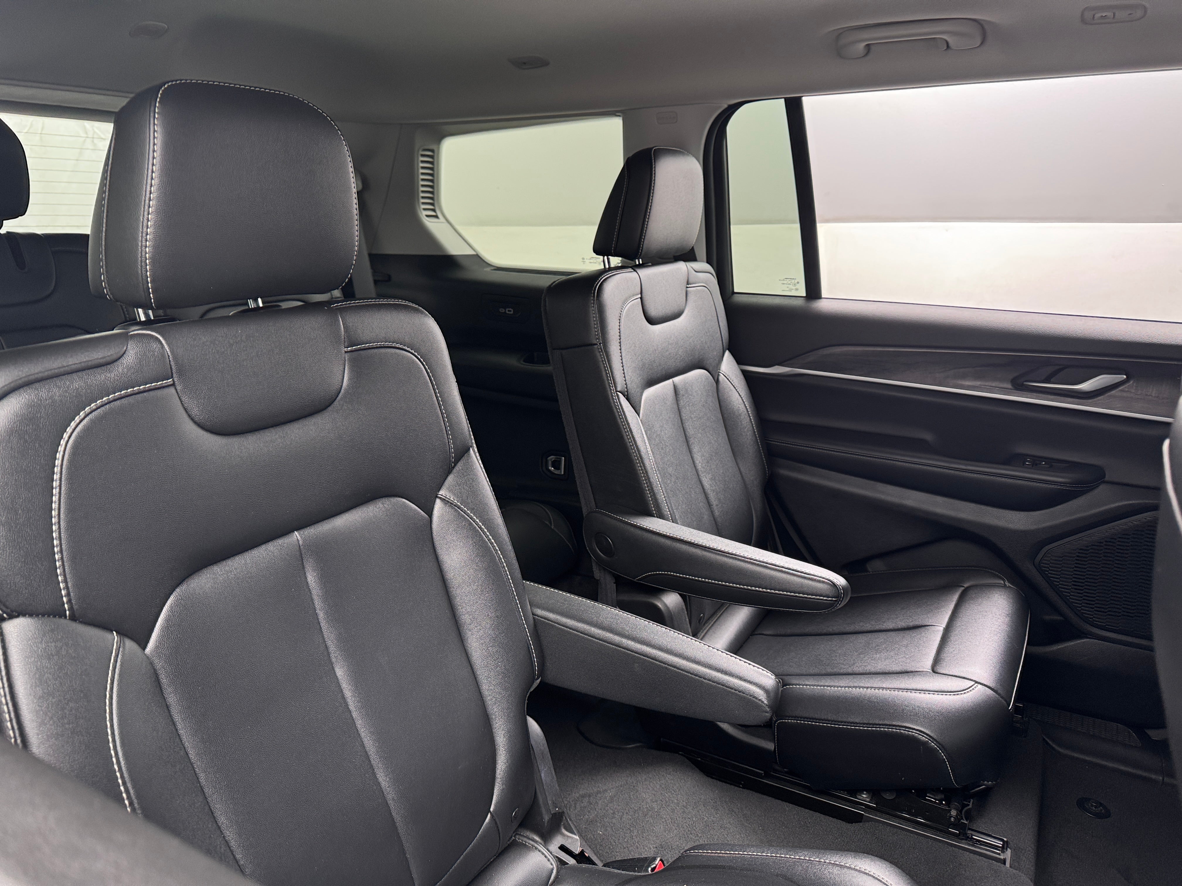 2023 Jeep Grand Cherokee L Limited Edition 5