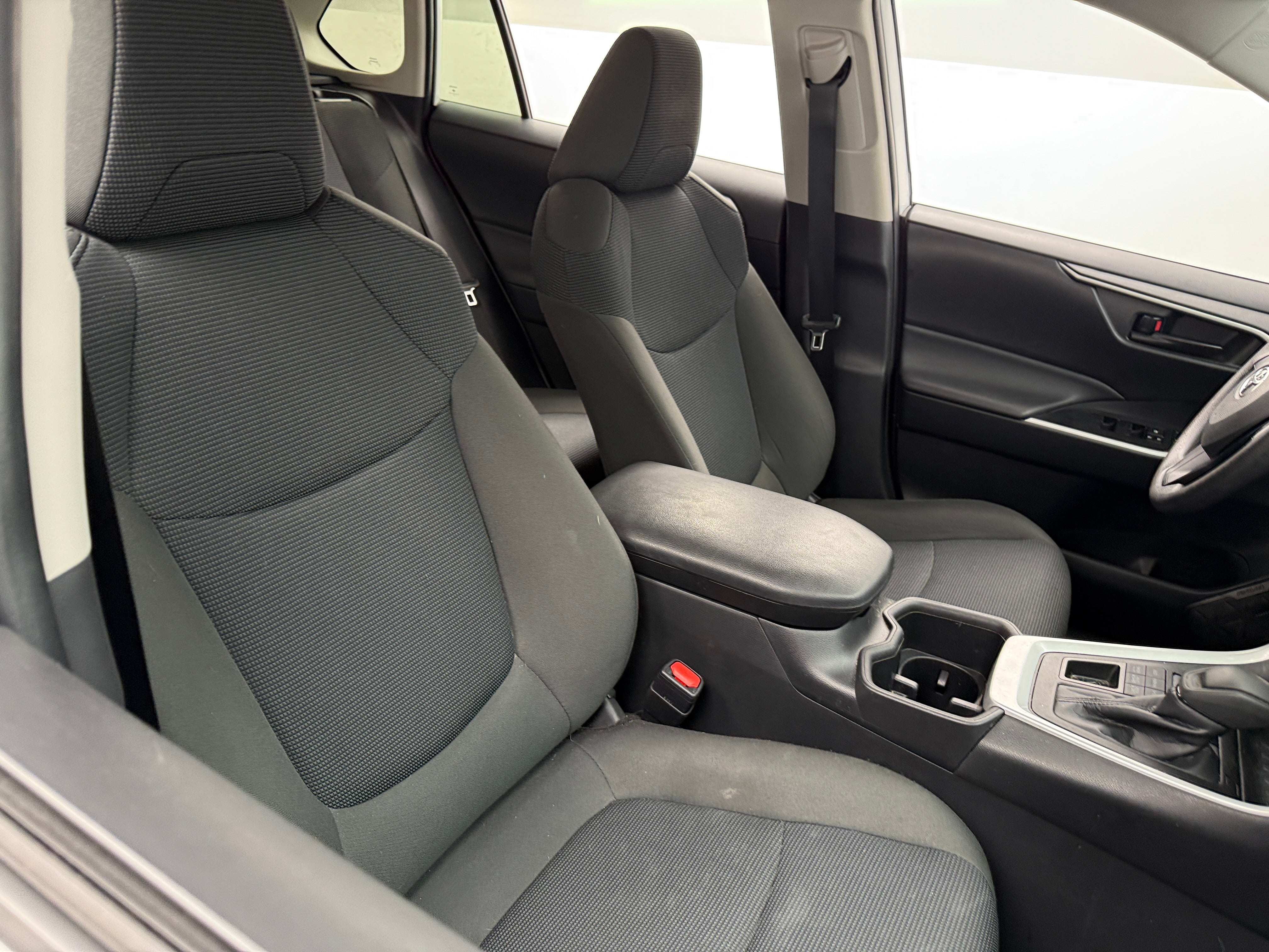 2023 Toyota RAV4 LE 2