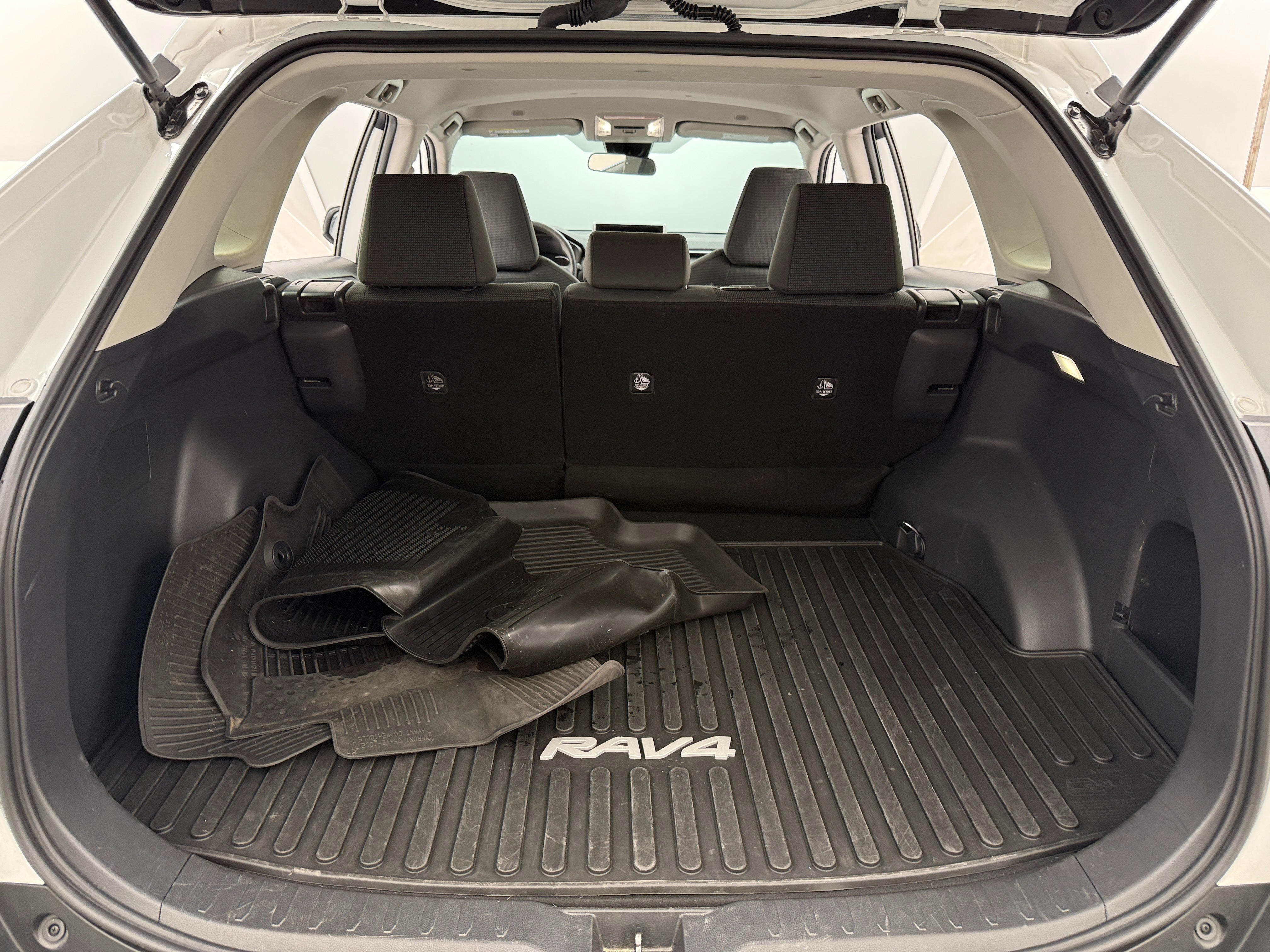 2023 Toyota RAV4 LE 7