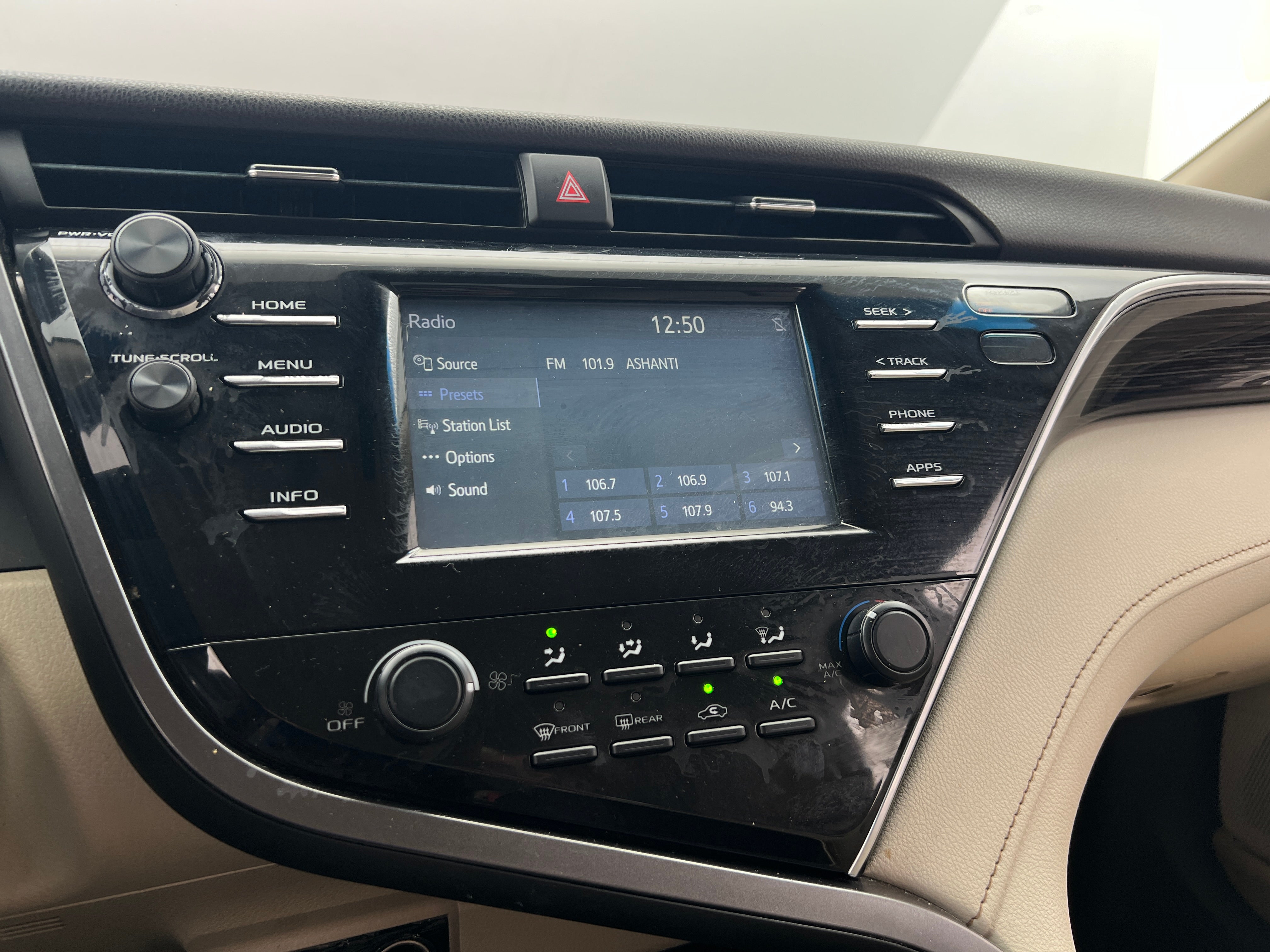 2018 Toyota Camry LE 4