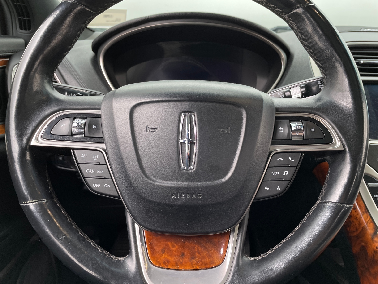 Thumbnail: 2019 Lincoln Nautilus - 4