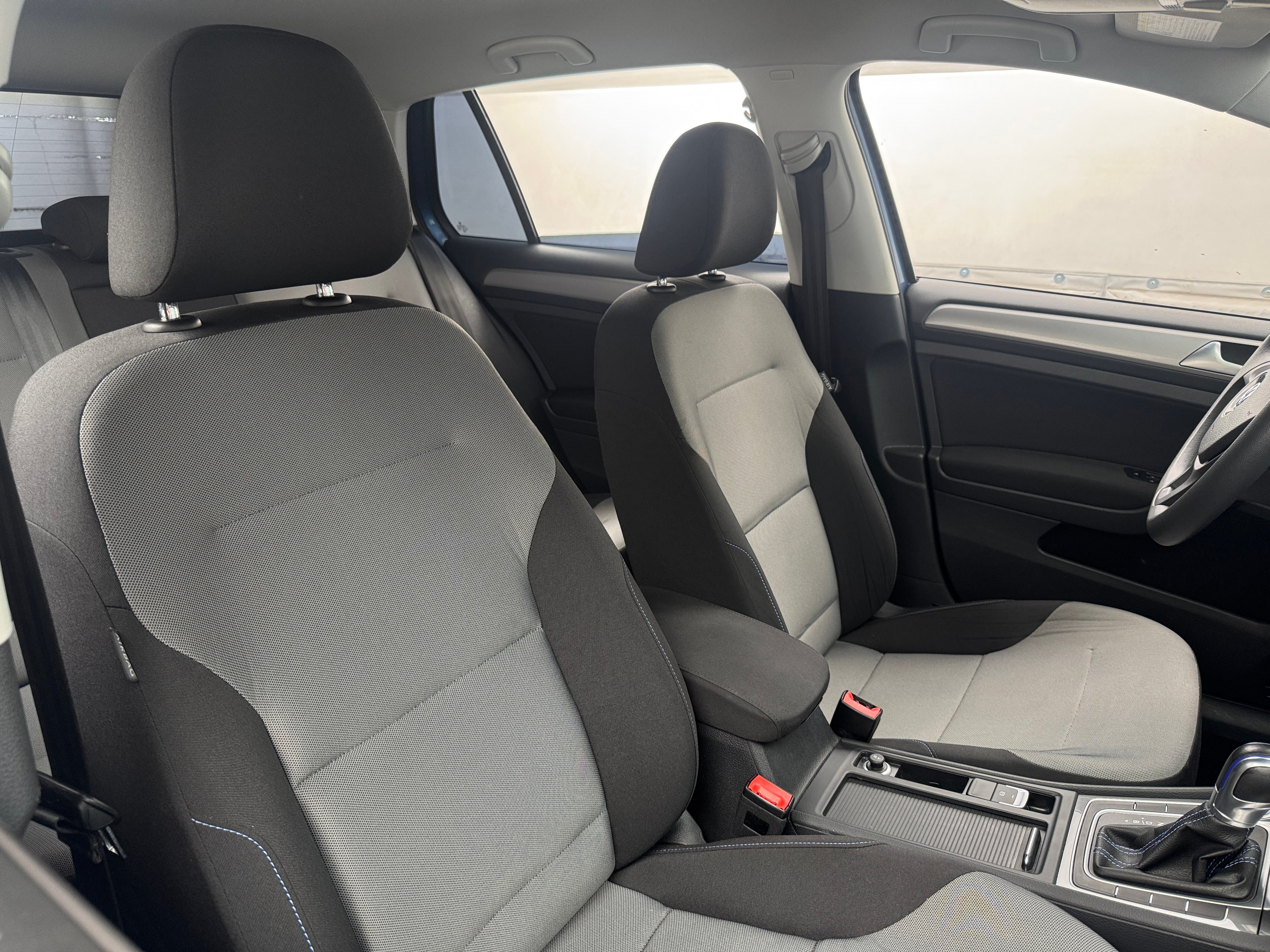 Thumbnail: 2016 Volkswagen e-Golf - 2