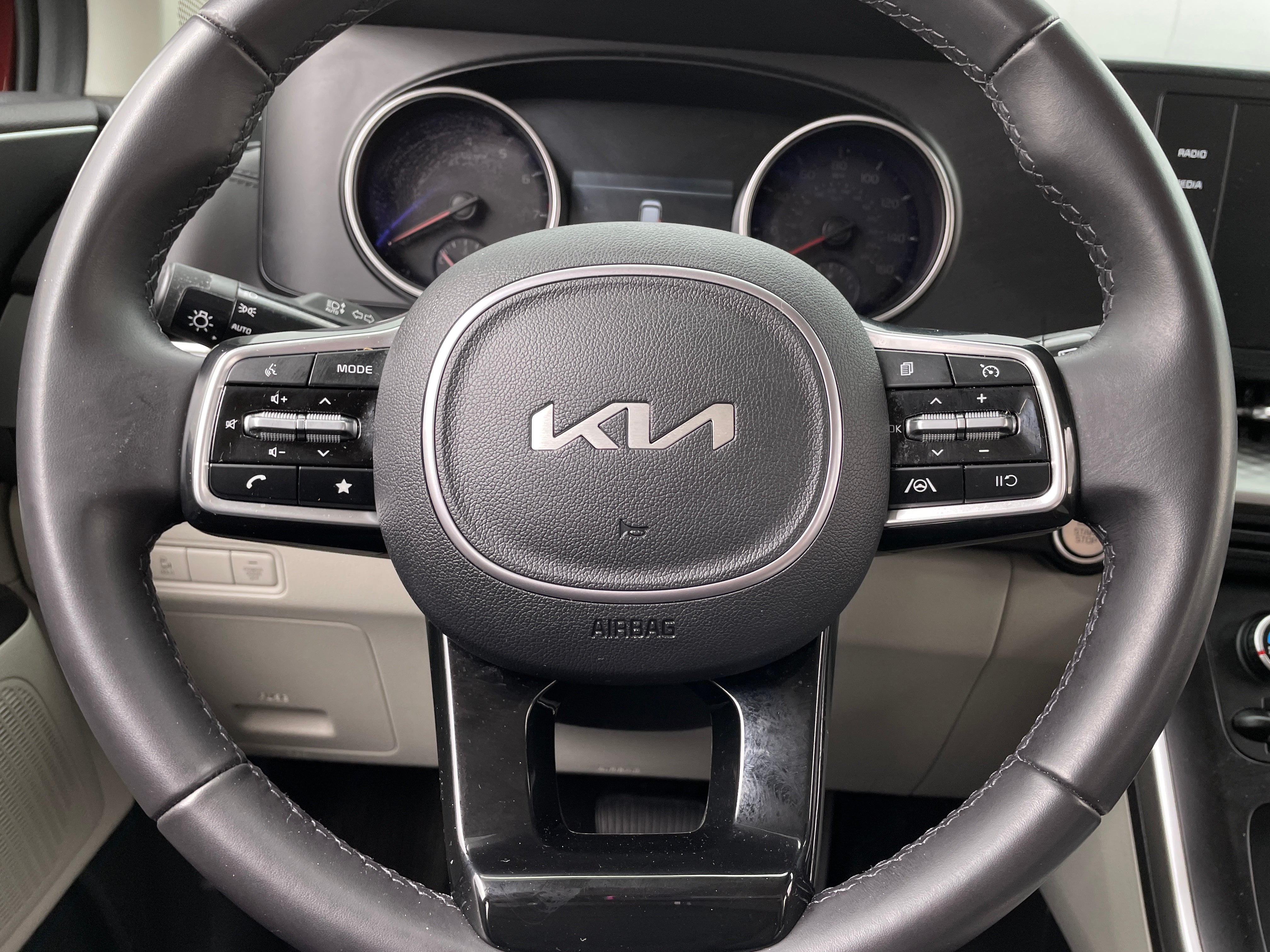 2024 Kia Carnival LX 4
