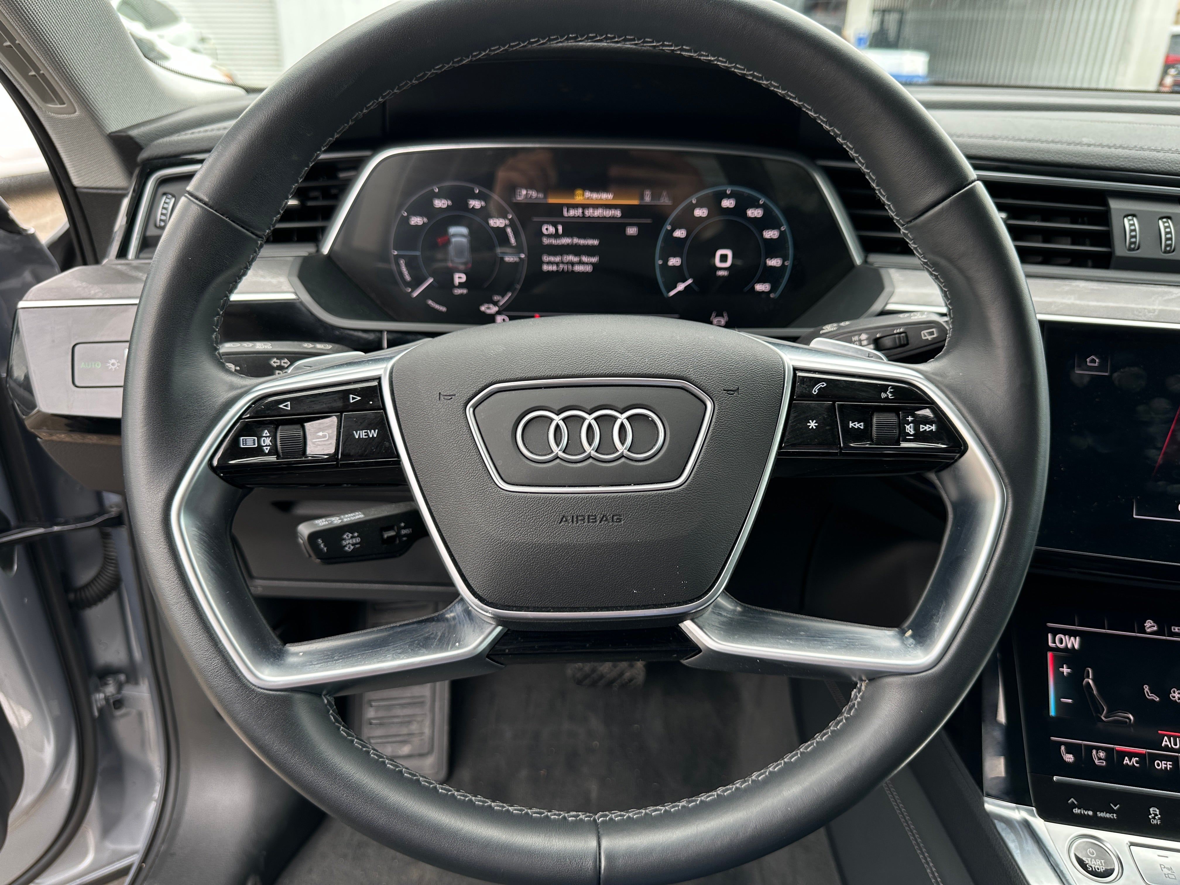 2022 Audi e-tron Premium Plus 4