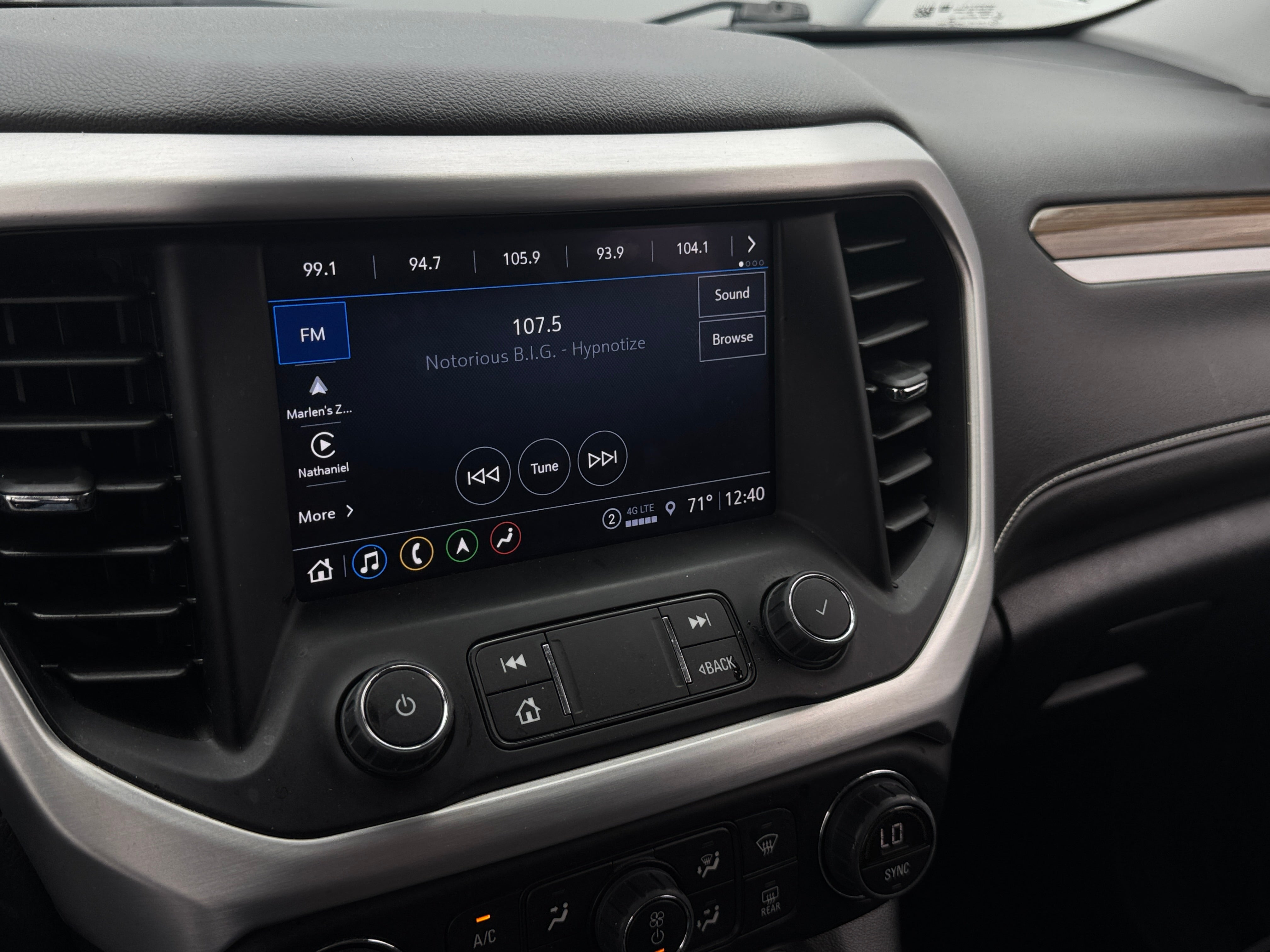 2022 GMC Acadia SLE 4