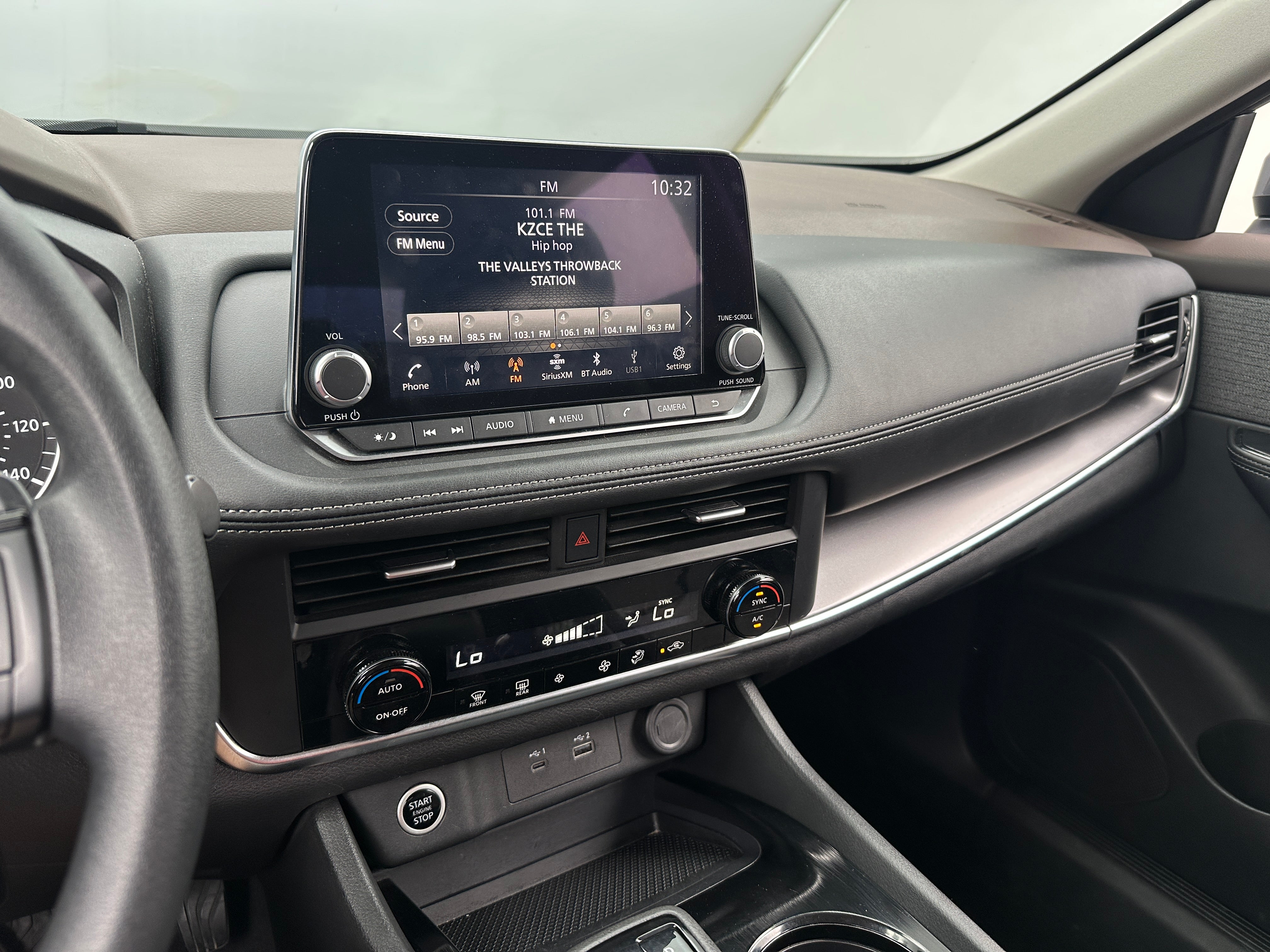 2023 Nissan Rogue SV 4