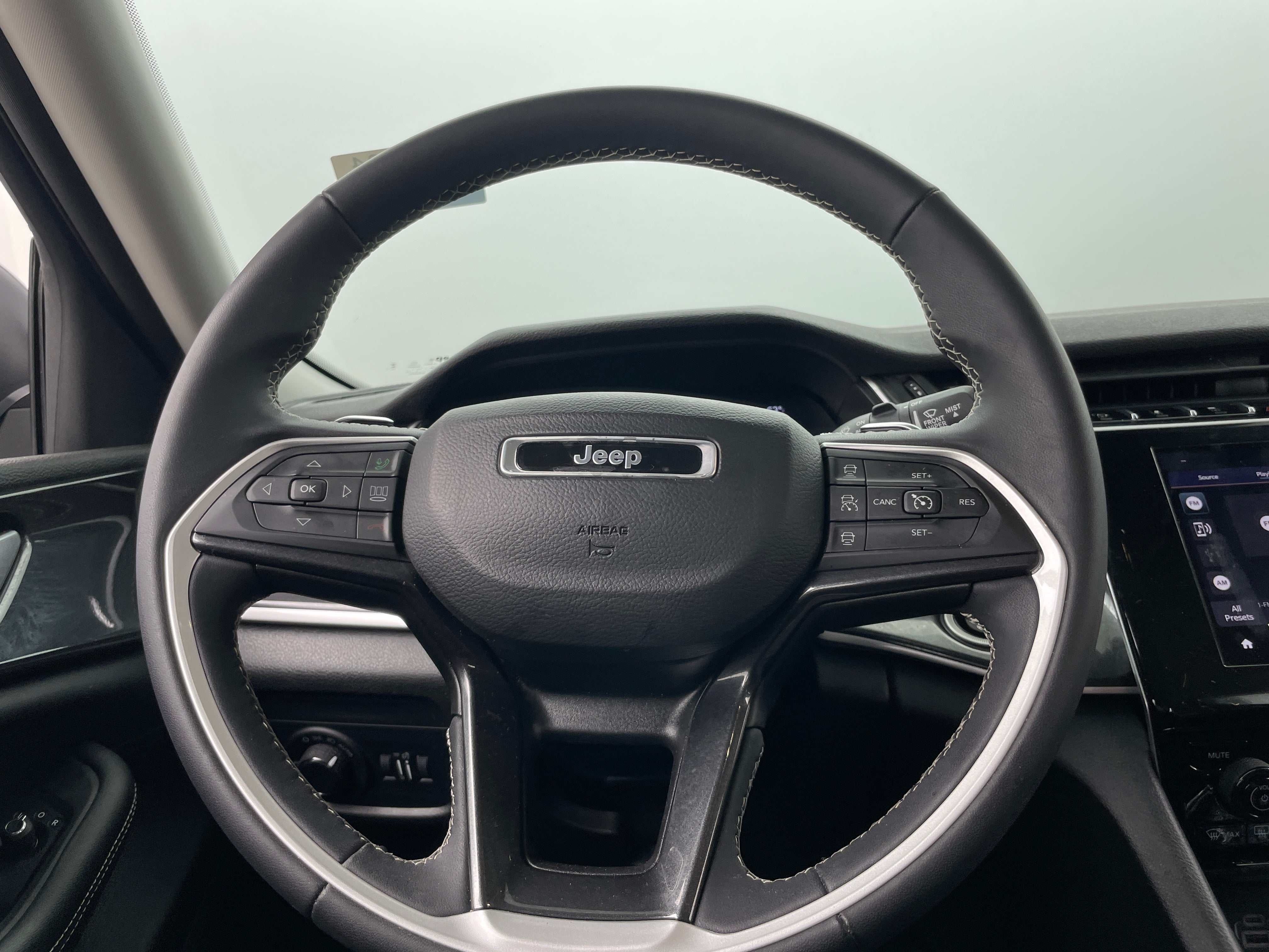 2023 Jeep Grand Cherokee L Laredo 5