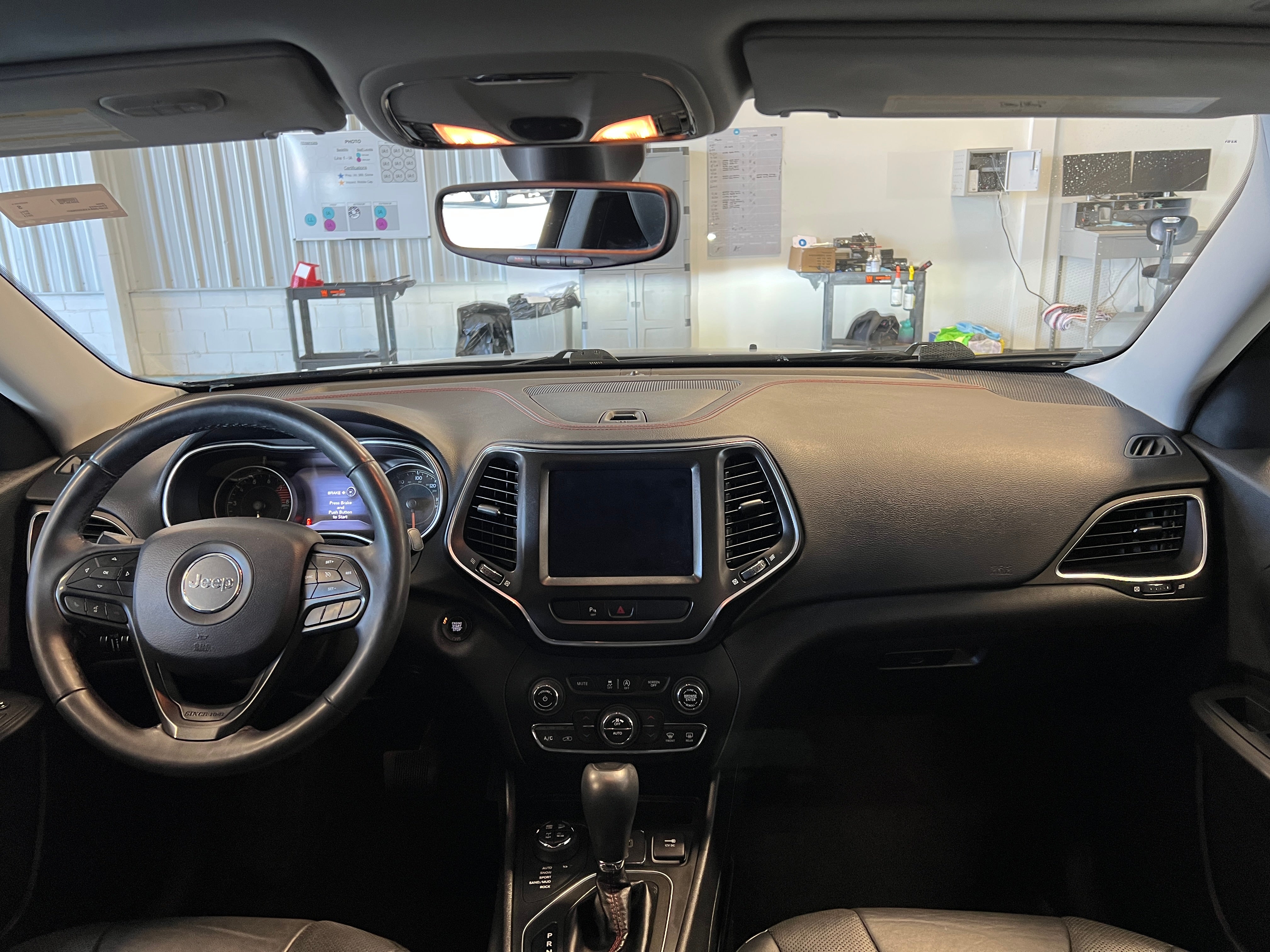 2019 Jeep Cherokee Trailhawk Elite 2